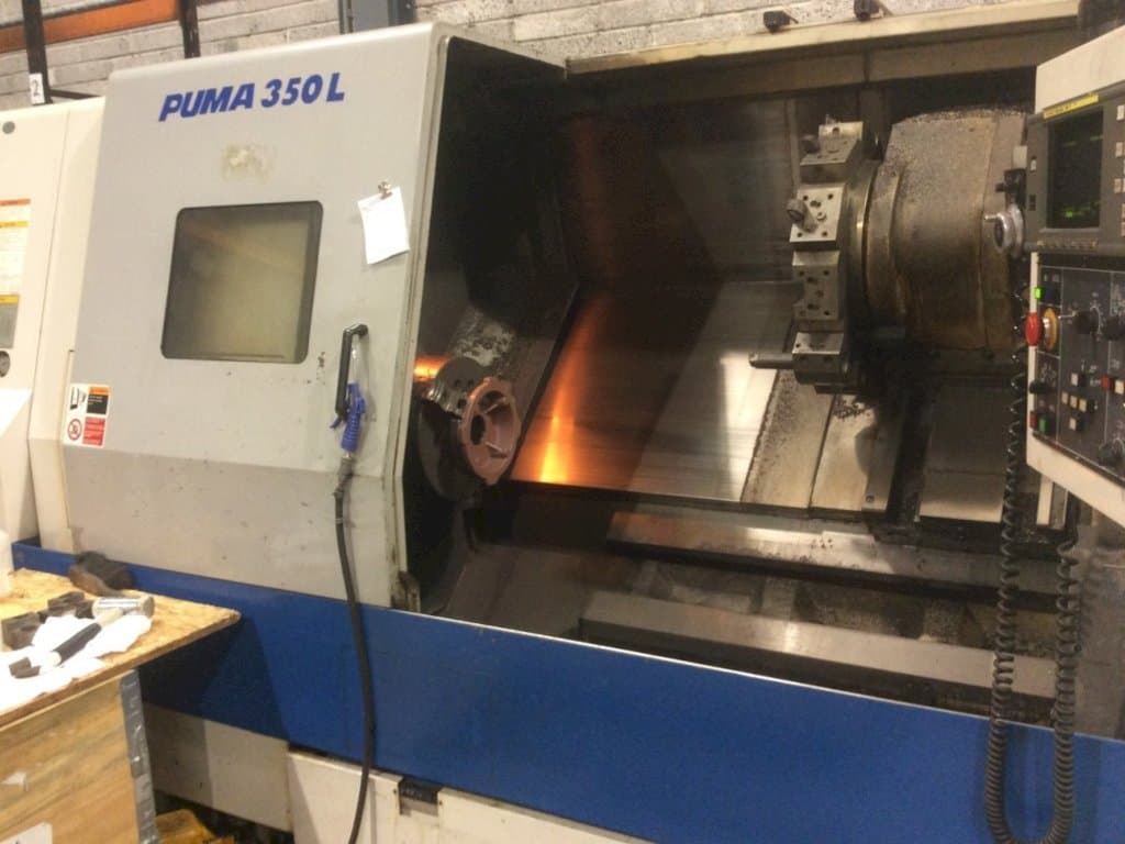 Vooraanzicht  van DAEWOO Puma 350LB  machine