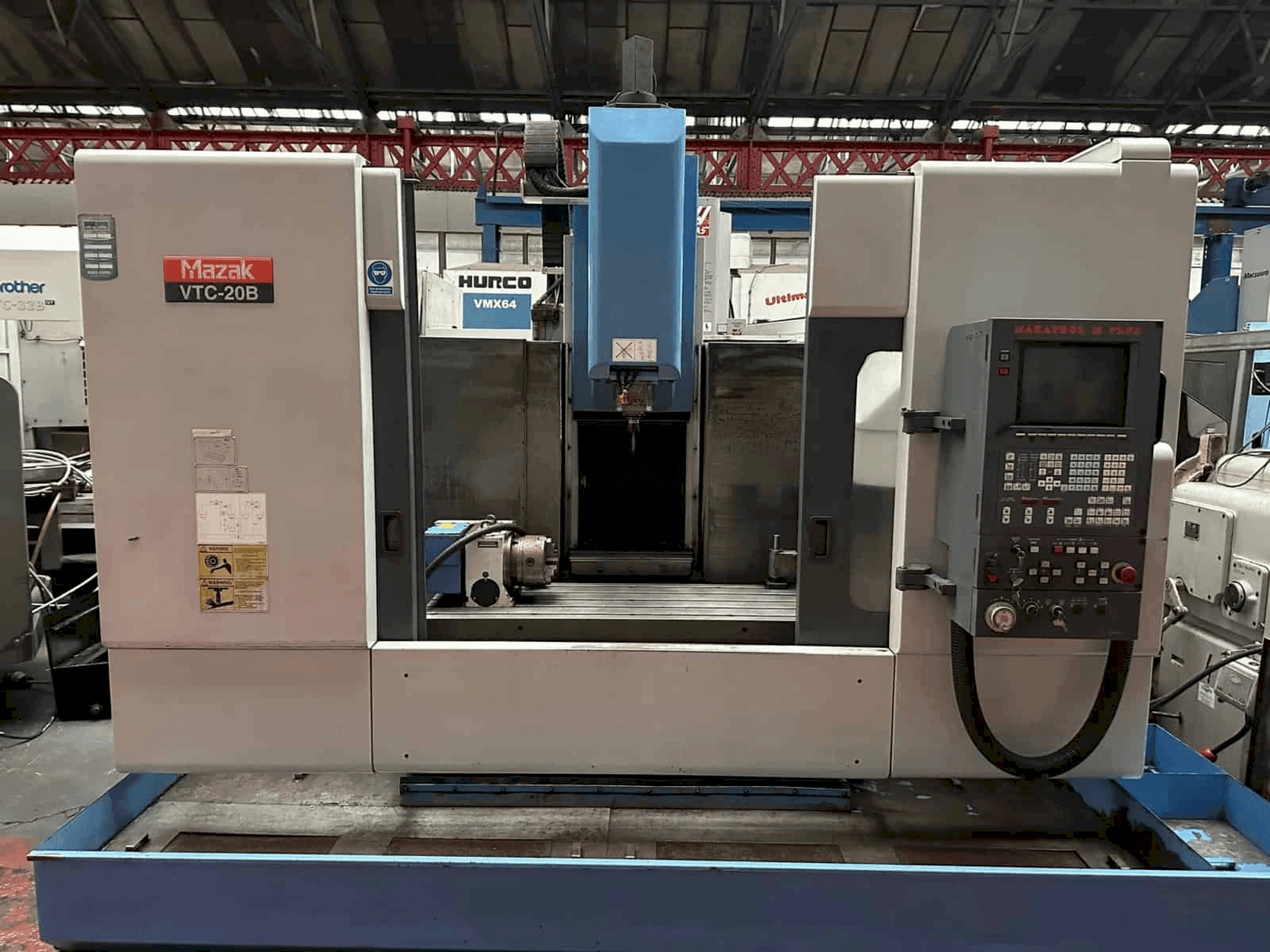 Vooraanzicht  van Mazak VTC - 20B  machine