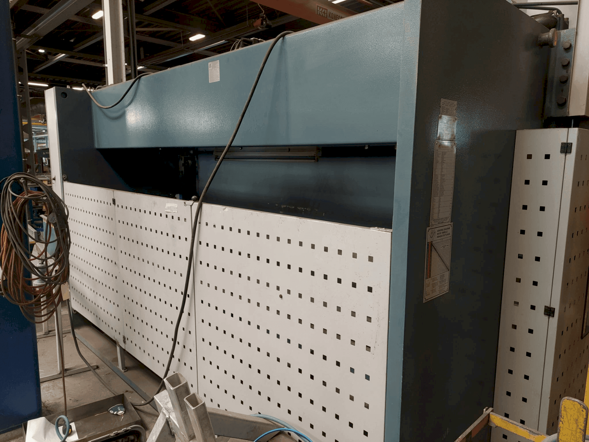 Vooraanzicht  van Durma E 40160  machine