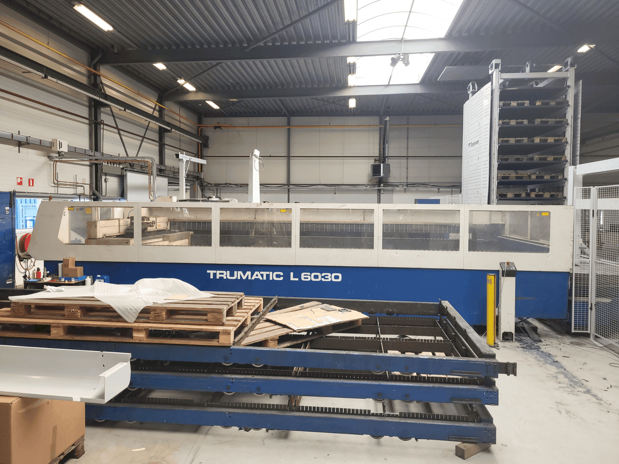 Vooraanzicht  van TRUMPF Trumatic L6030  machine