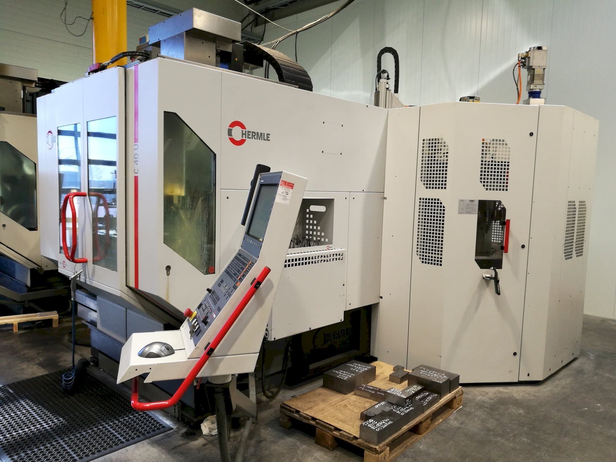 Vooraanzicht  van HERMLE C40U dynamic  machine
