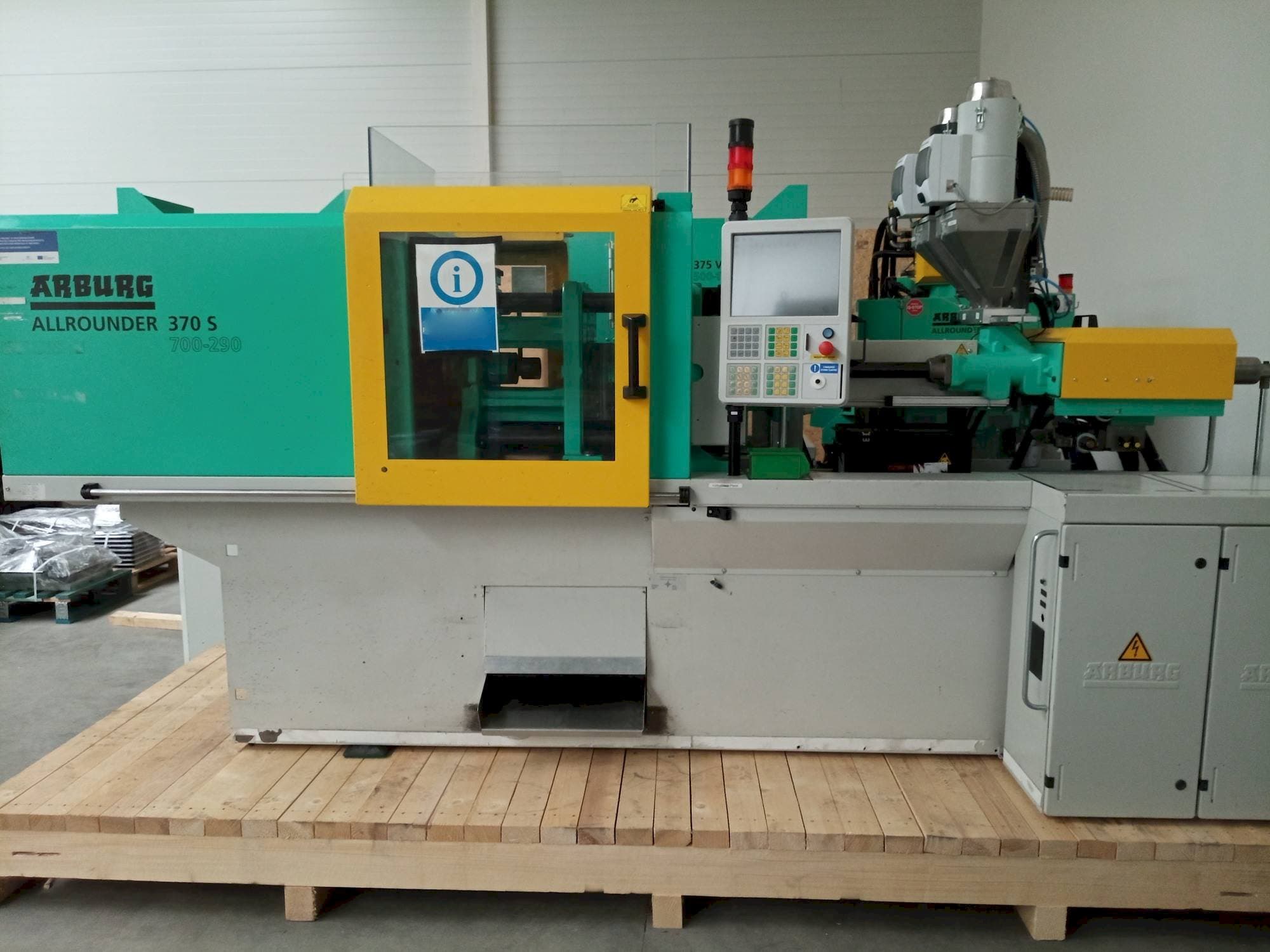 Vooraanzicht  van Arburg Allrounder 370S-700-170U  machine