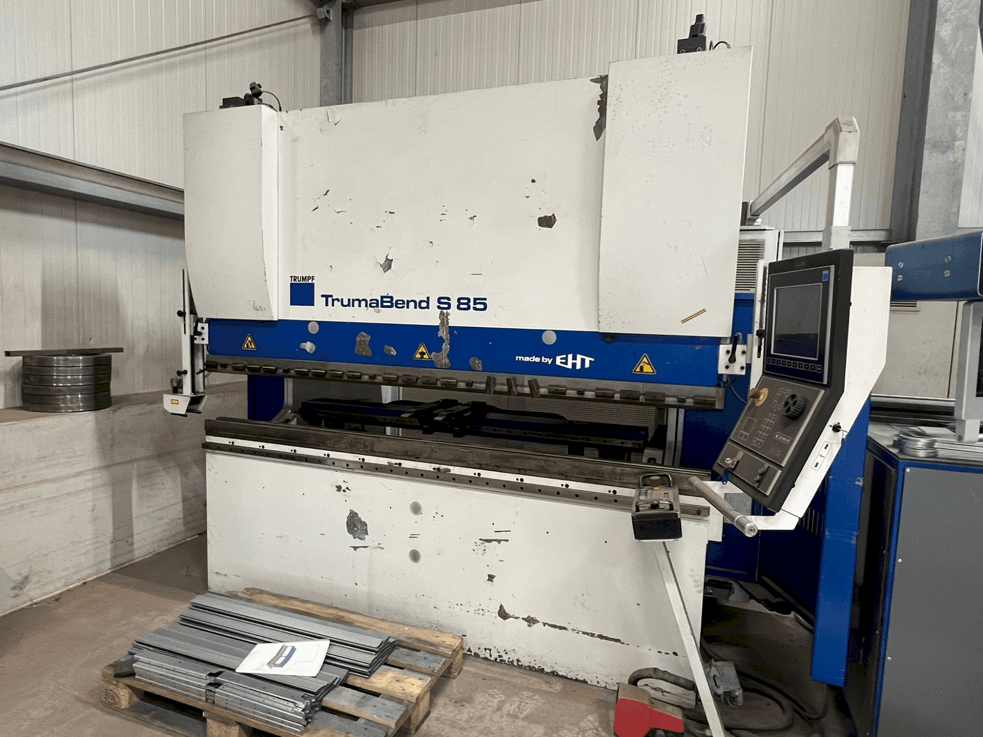 Vooraanzicht  van TRUMPF TrumaBend S 85 - 25  machine