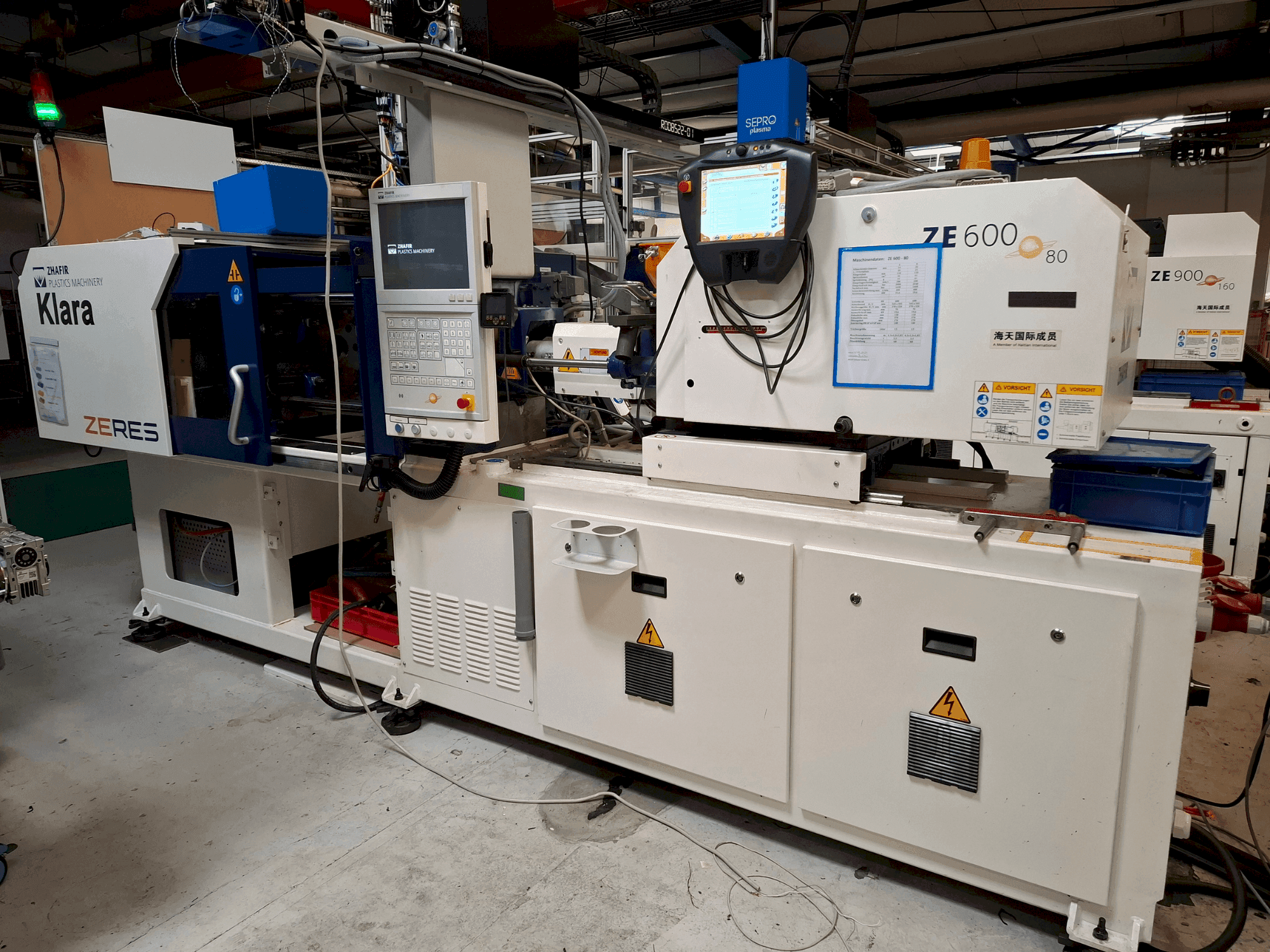 Vooraanzicht  van HAITIAN ZHAFIR Zeres ZE600  machine