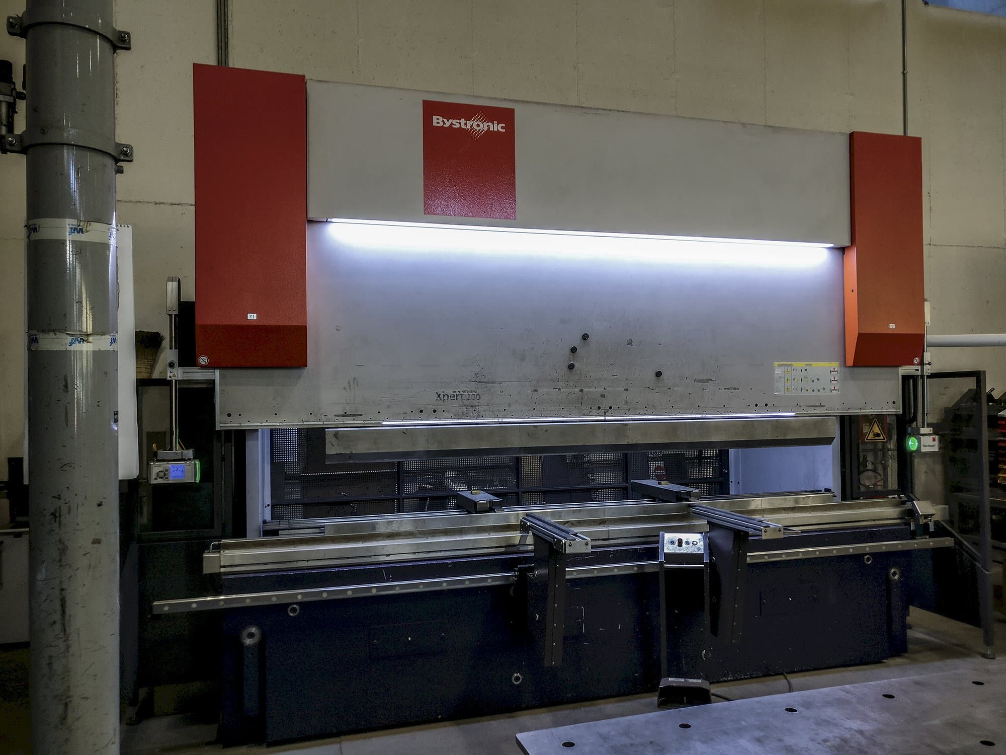 Vooraanzicht  van Bystronic Xpert 200x4100 machine