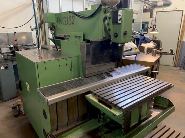 Vooraanzicht  van INTOS FNGJ32  machine