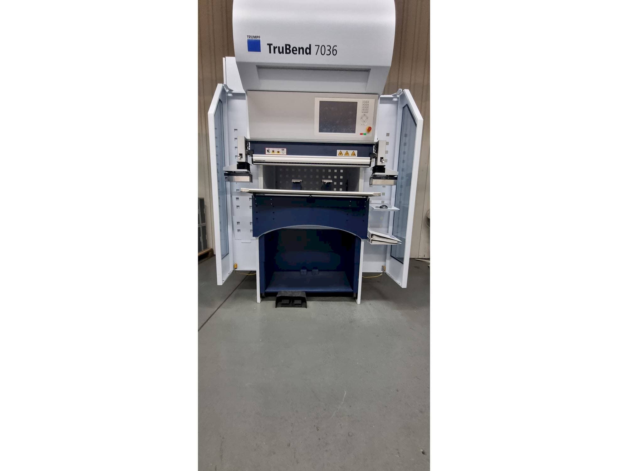 Vooraanzicht  van TRUMPF TruBend 7036  machine