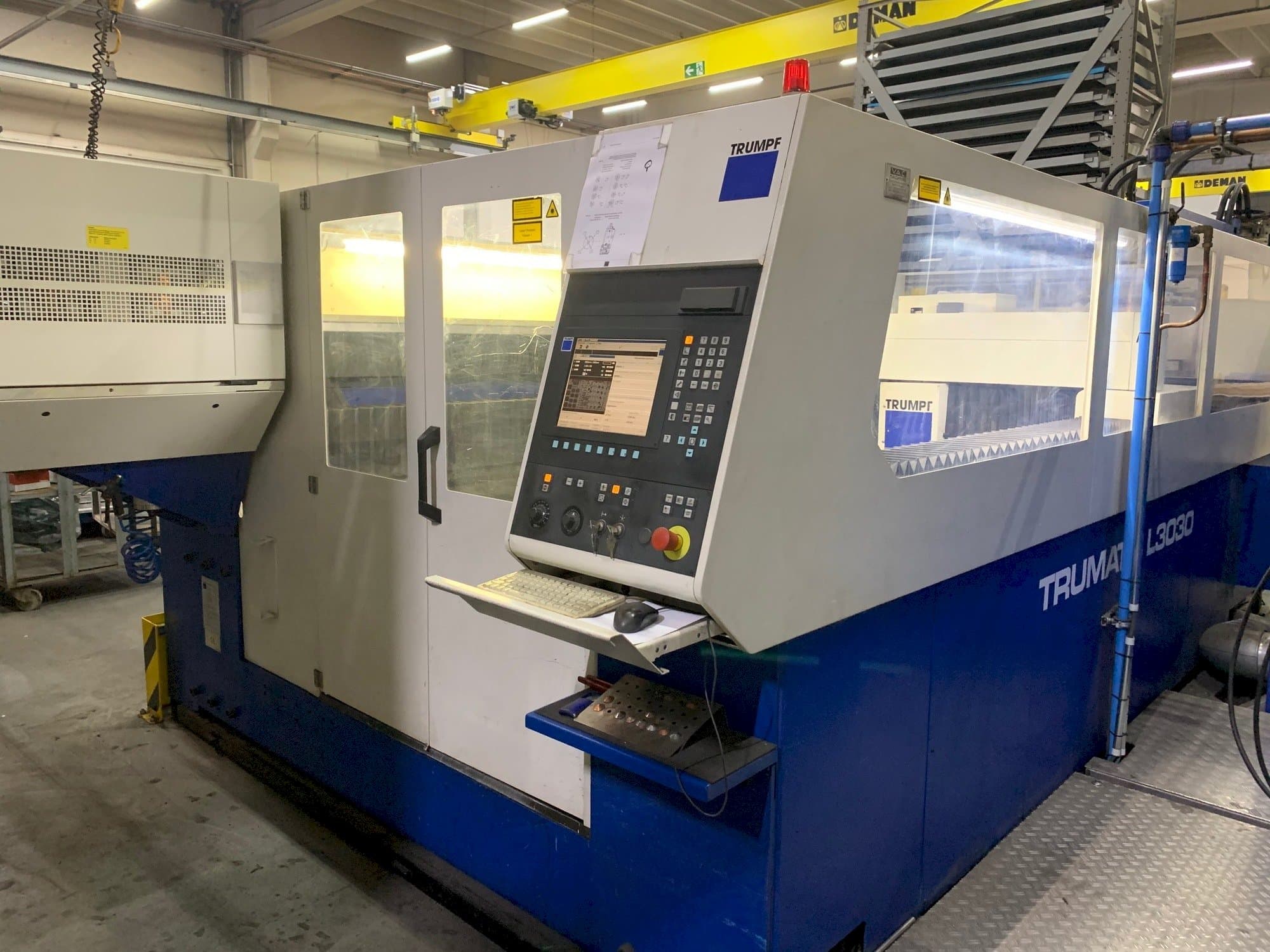 Vooraanzicht  van Trumpf Trumatic L3030 4kW + Liftmaster  machine