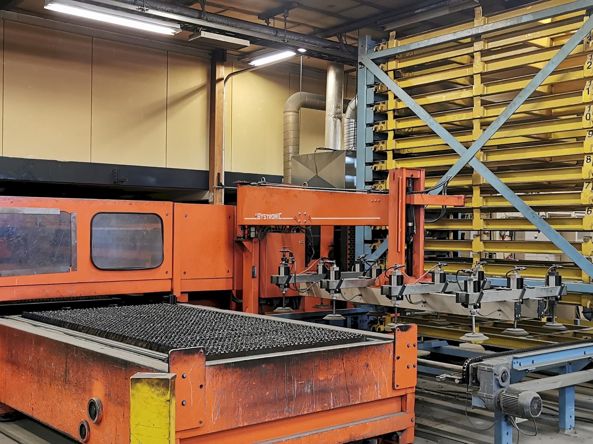 Vooraanzicht  van Bystronic BTL 3500  machine