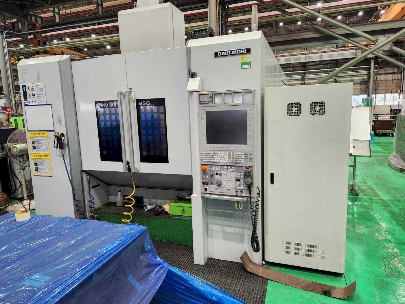 Vooraanzicht  van DMG MORI NMV 8000 DCG / 40  machine