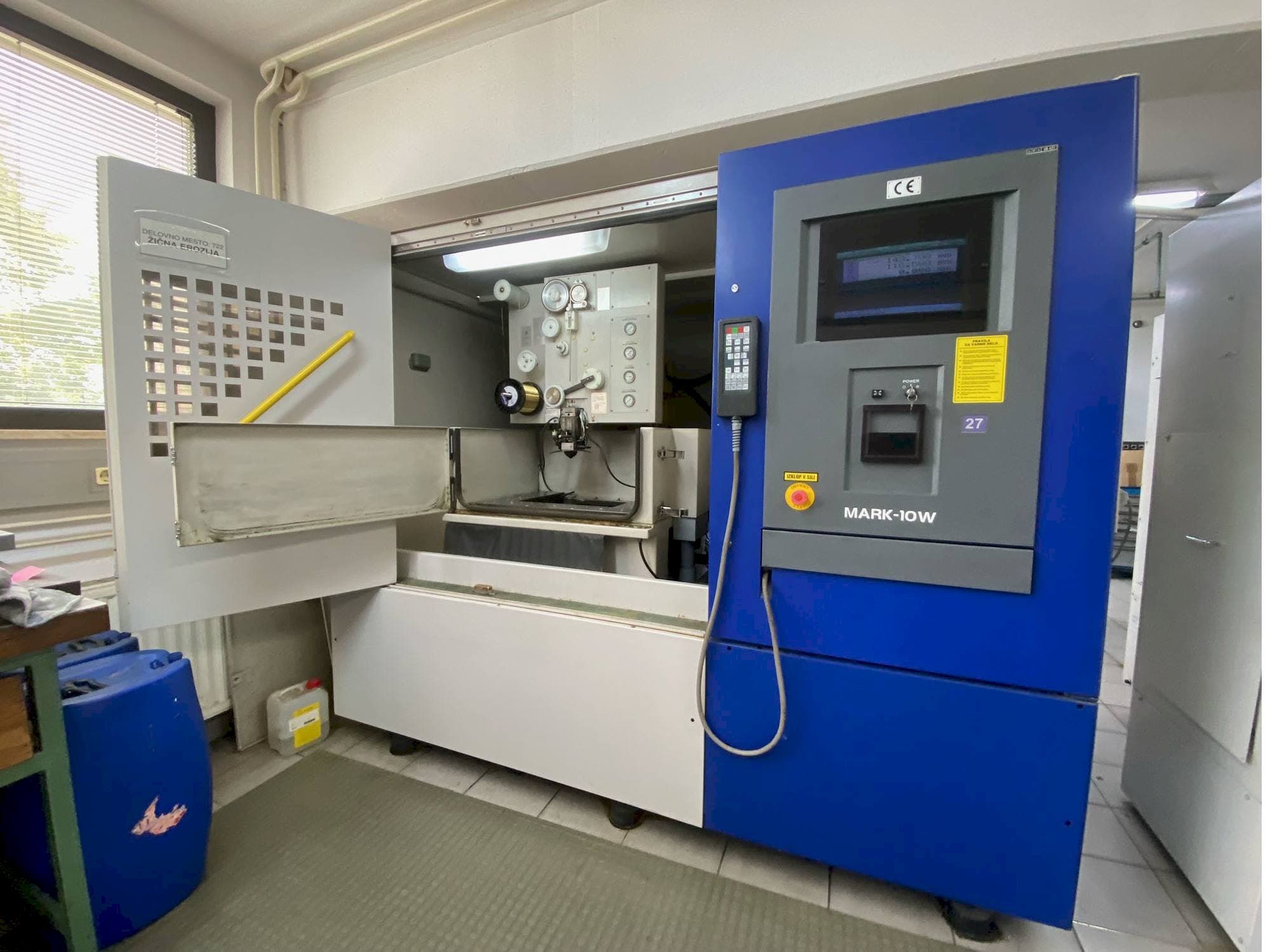 Vooraanzicht  van Hitachi 254Y  machine