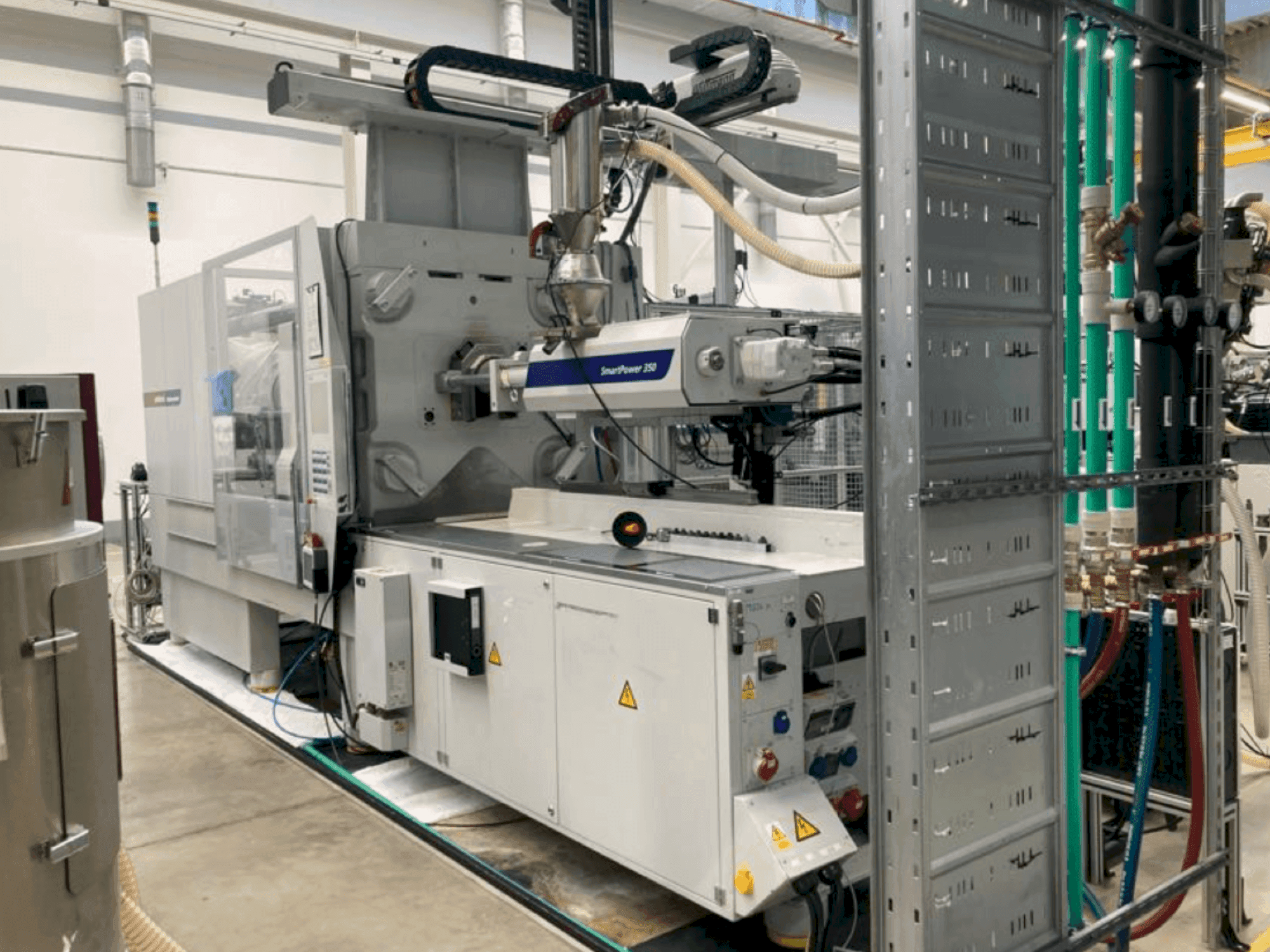 Vooraanzicht  van WITTMANN Battenfeld SmartPower 350/1000 UNILOG BGP  machine