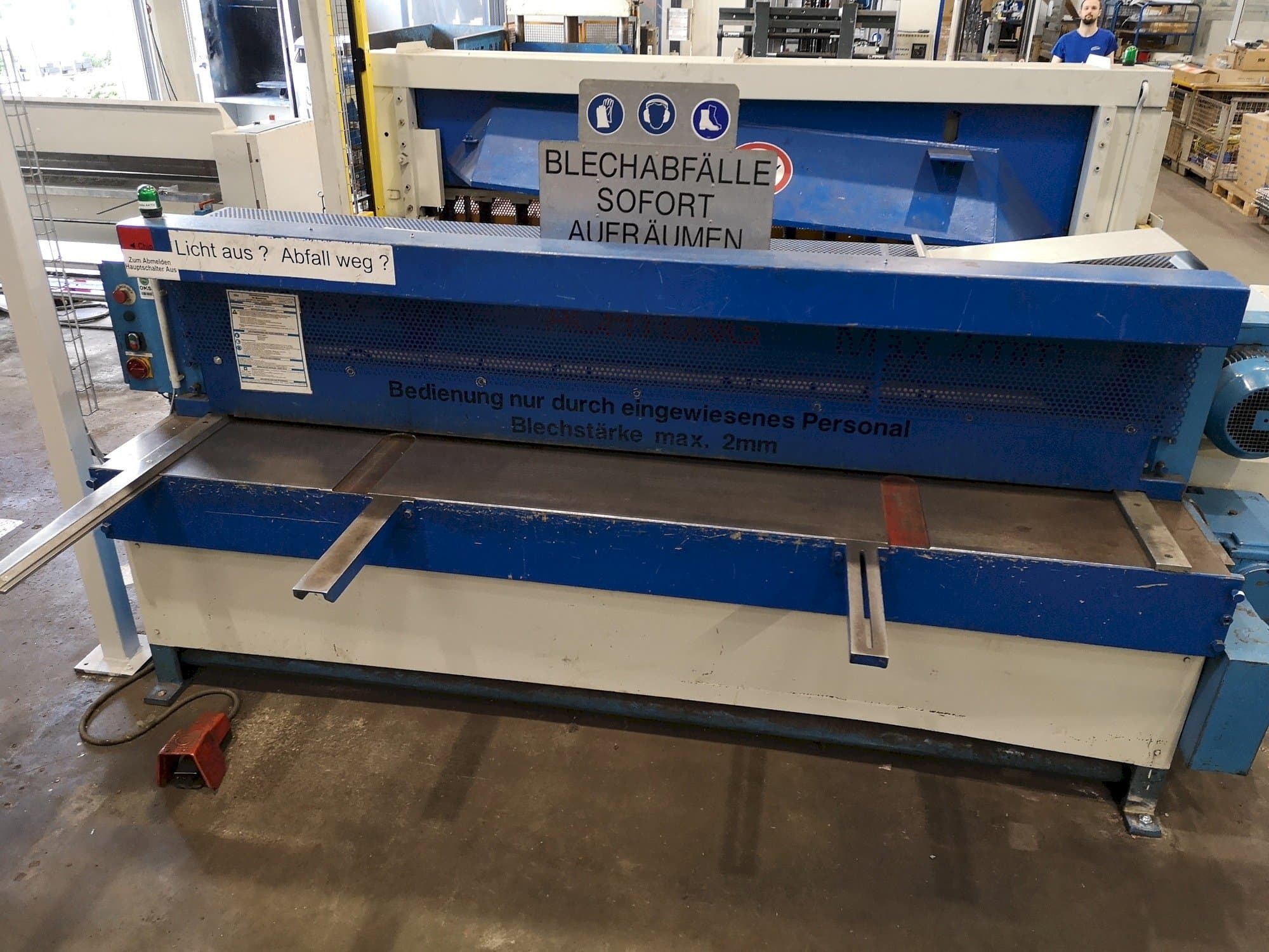 Vooraanzicht  van KNUTH KMT 2500/3  machine