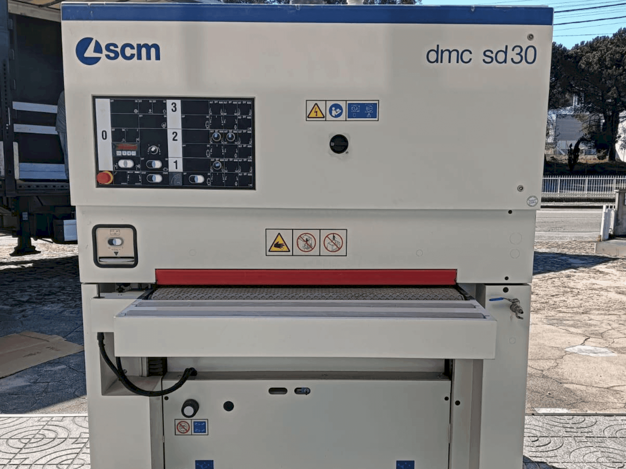 Vooraanzicht  van SMCTL DMC SD 30 RCS 110  machine