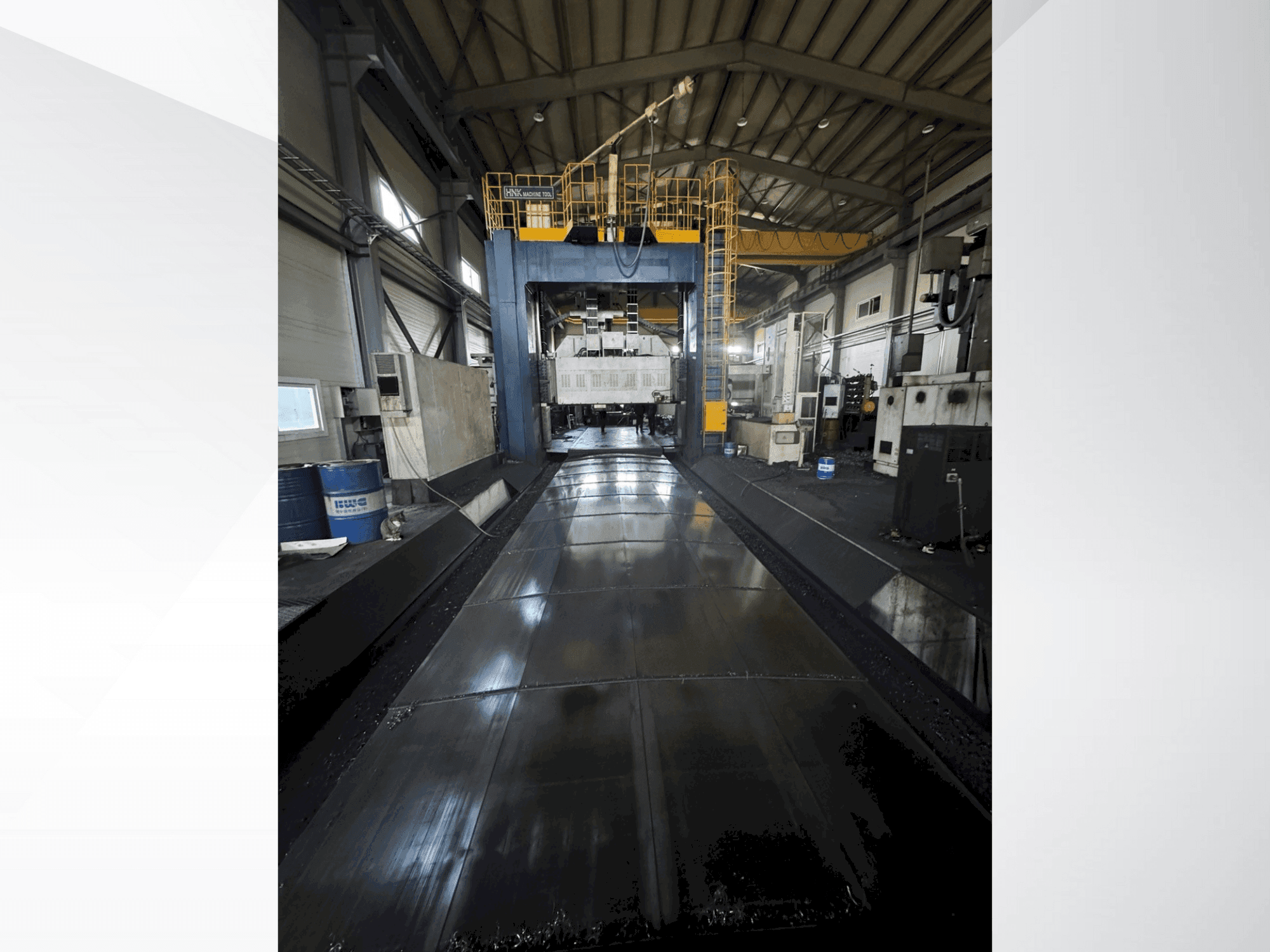 Vooraanzicht  van HNK HPM 30M  machine