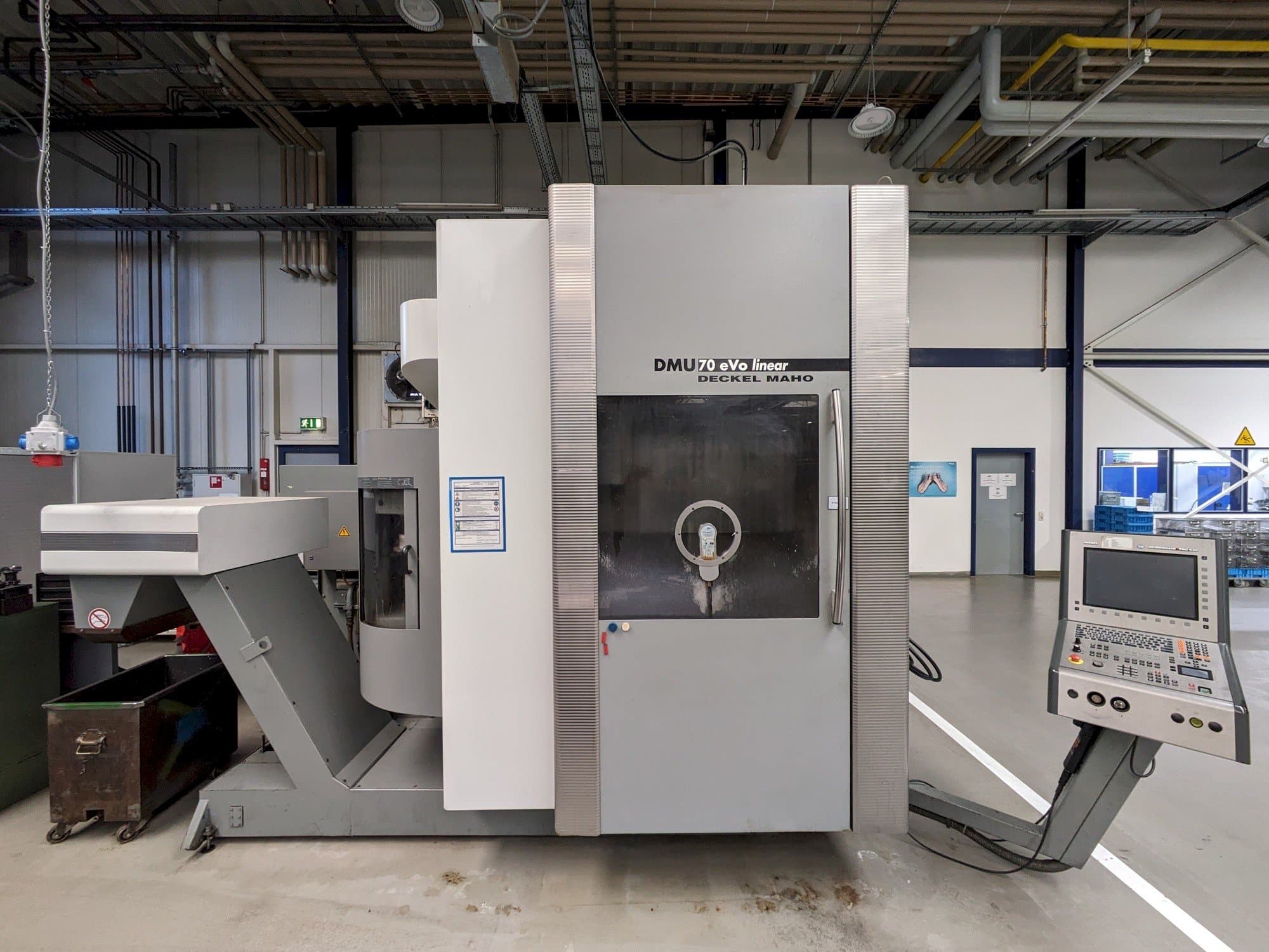 Vooraanzicht  van DECKEL MAHO DMU70 eVo linear  machine