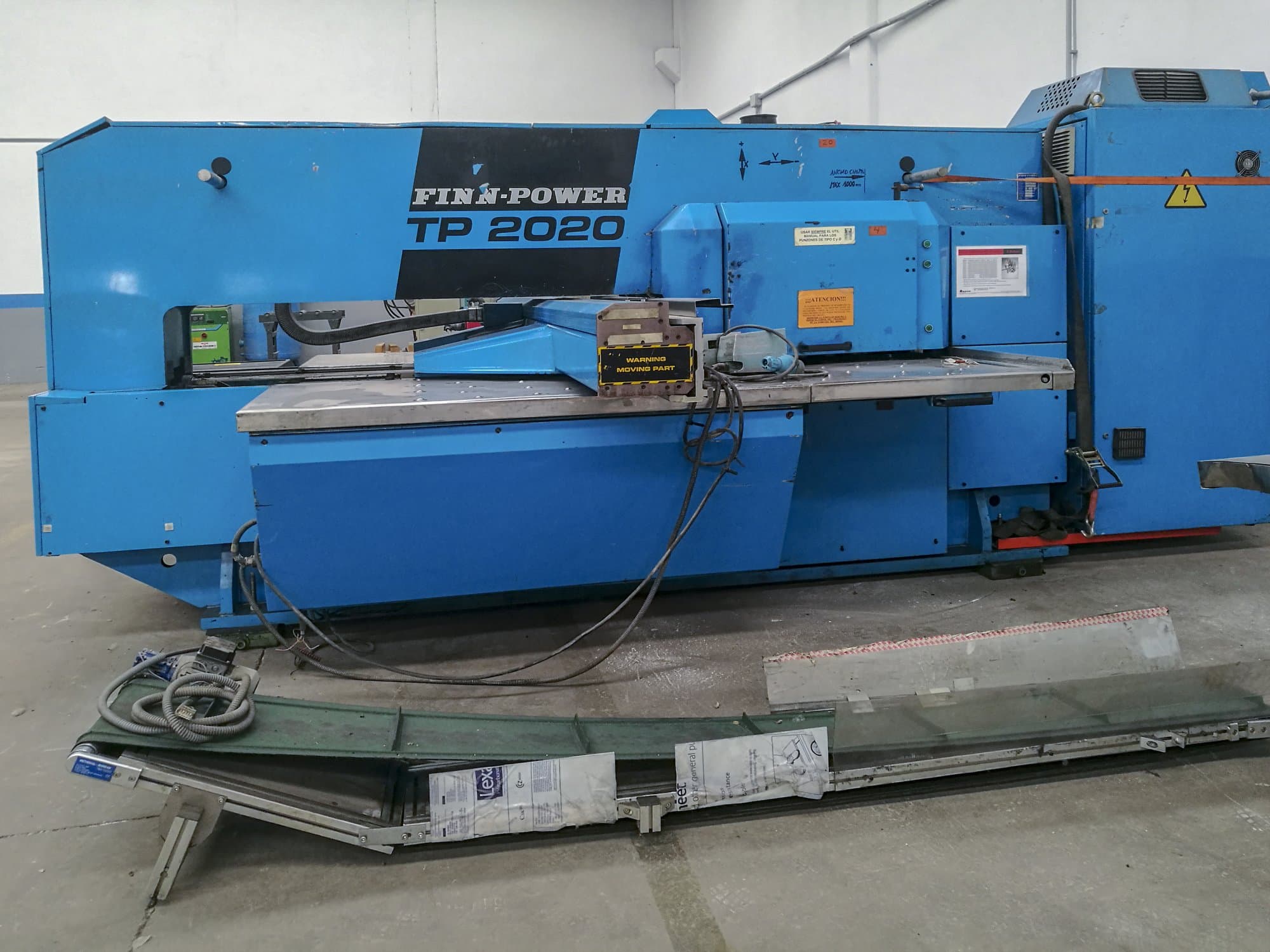 Vooraanzicht  van Finn-Power TP 2020 machine