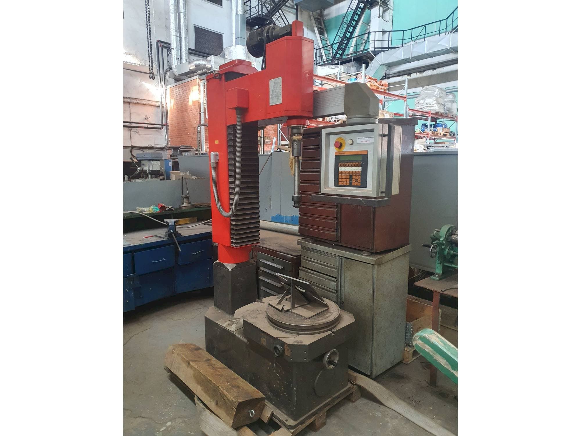 Vooraanzicht  van TAUMELUS III N  machine