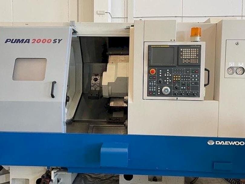 Vooraanzicht  van Doosan Puma 2000SY  machine