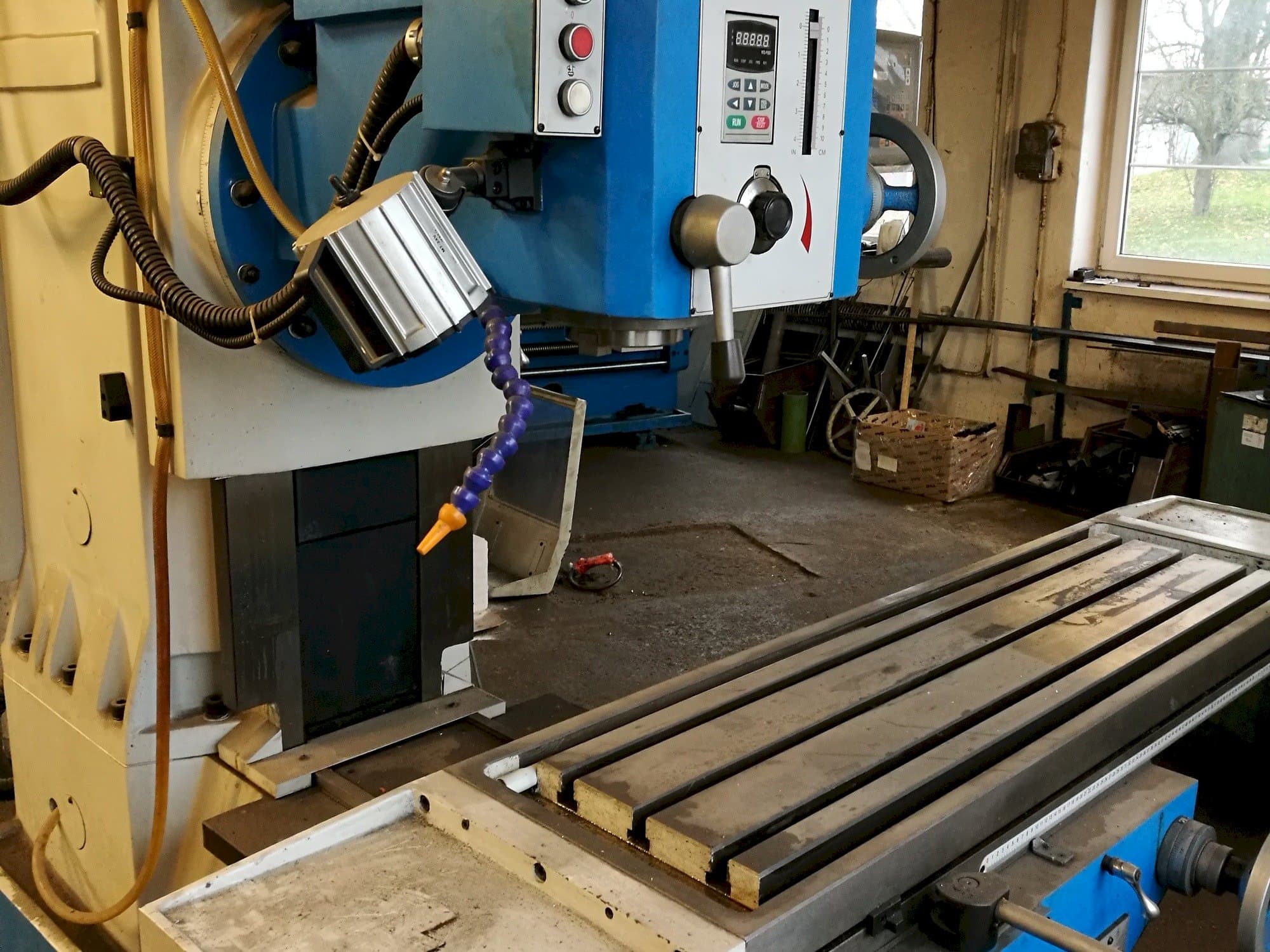 Vooraanzicht  van KNUTH KB 1400  machine