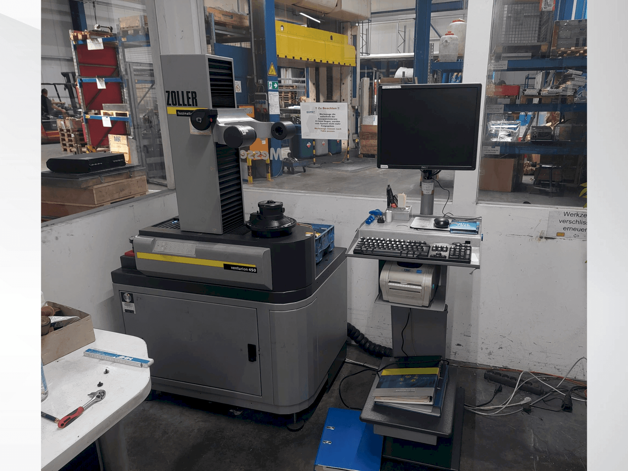 Vooraanzicht  van Zoller venturion 450  machine