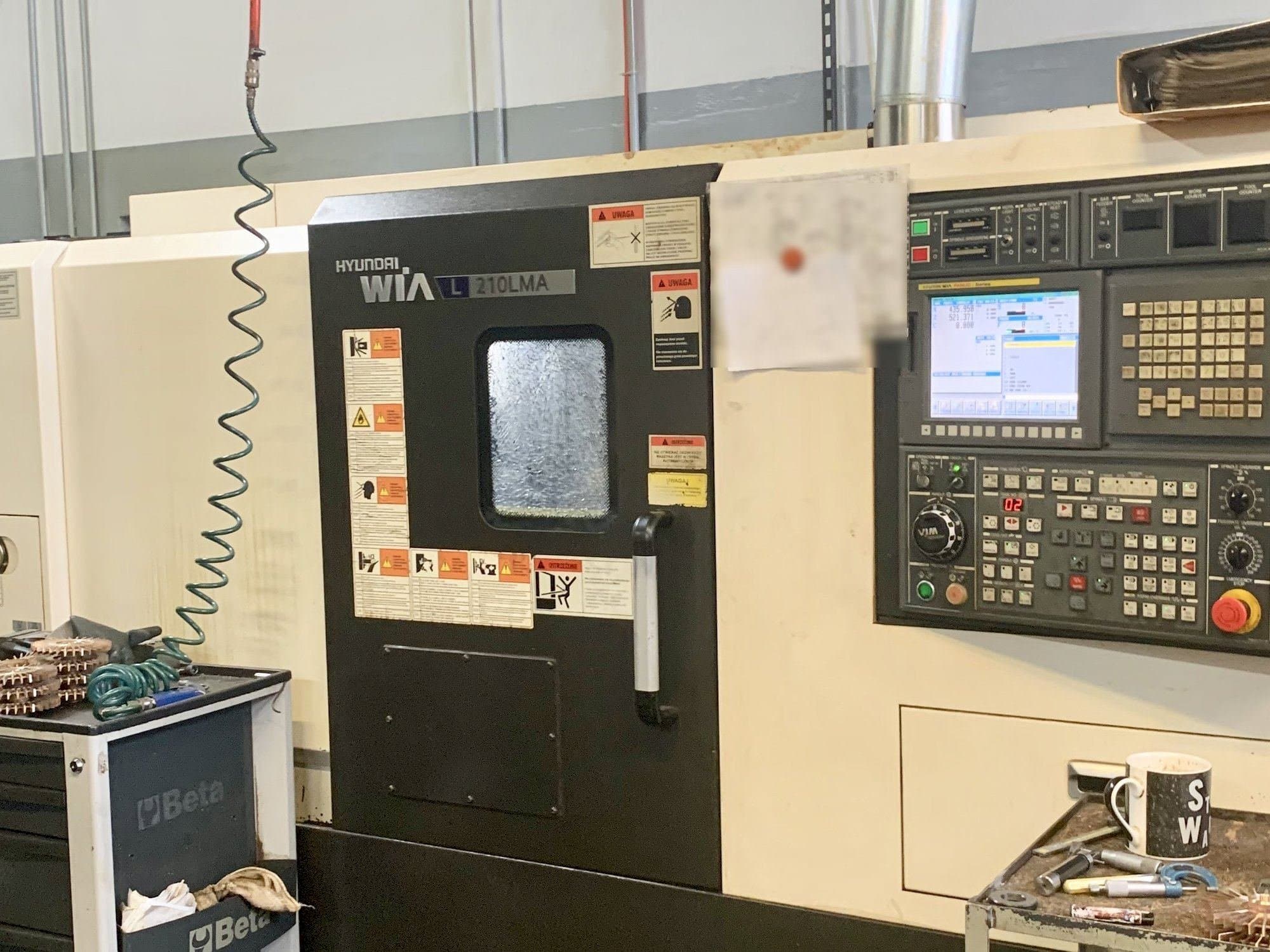 Vooraanzicht  van Hyundai Wia L210LMA  machine