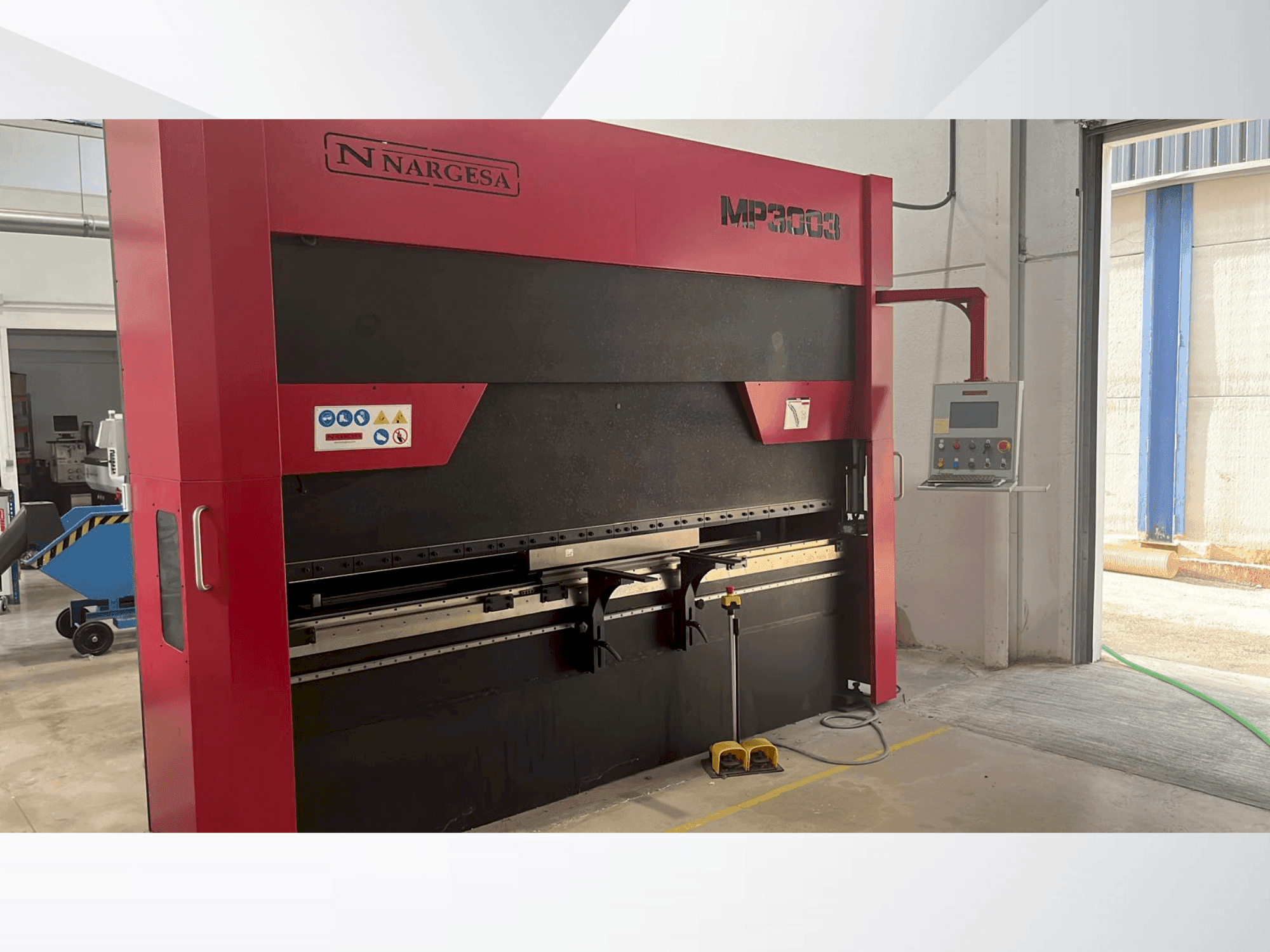 Vooraanzicht  van NARGESA 3003  machine