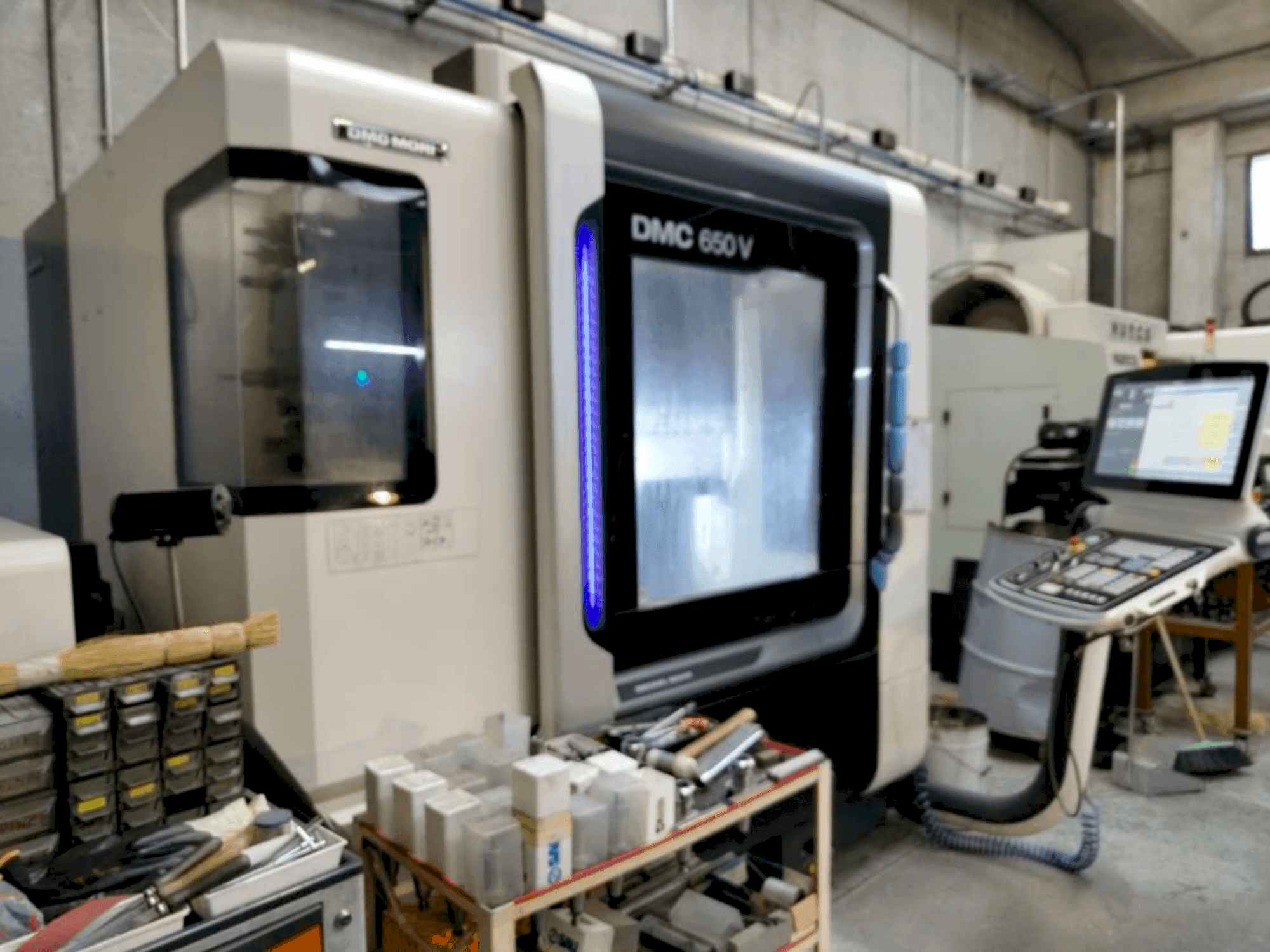 Vooraanzicht  van DMG MORI DMC 650V  machine