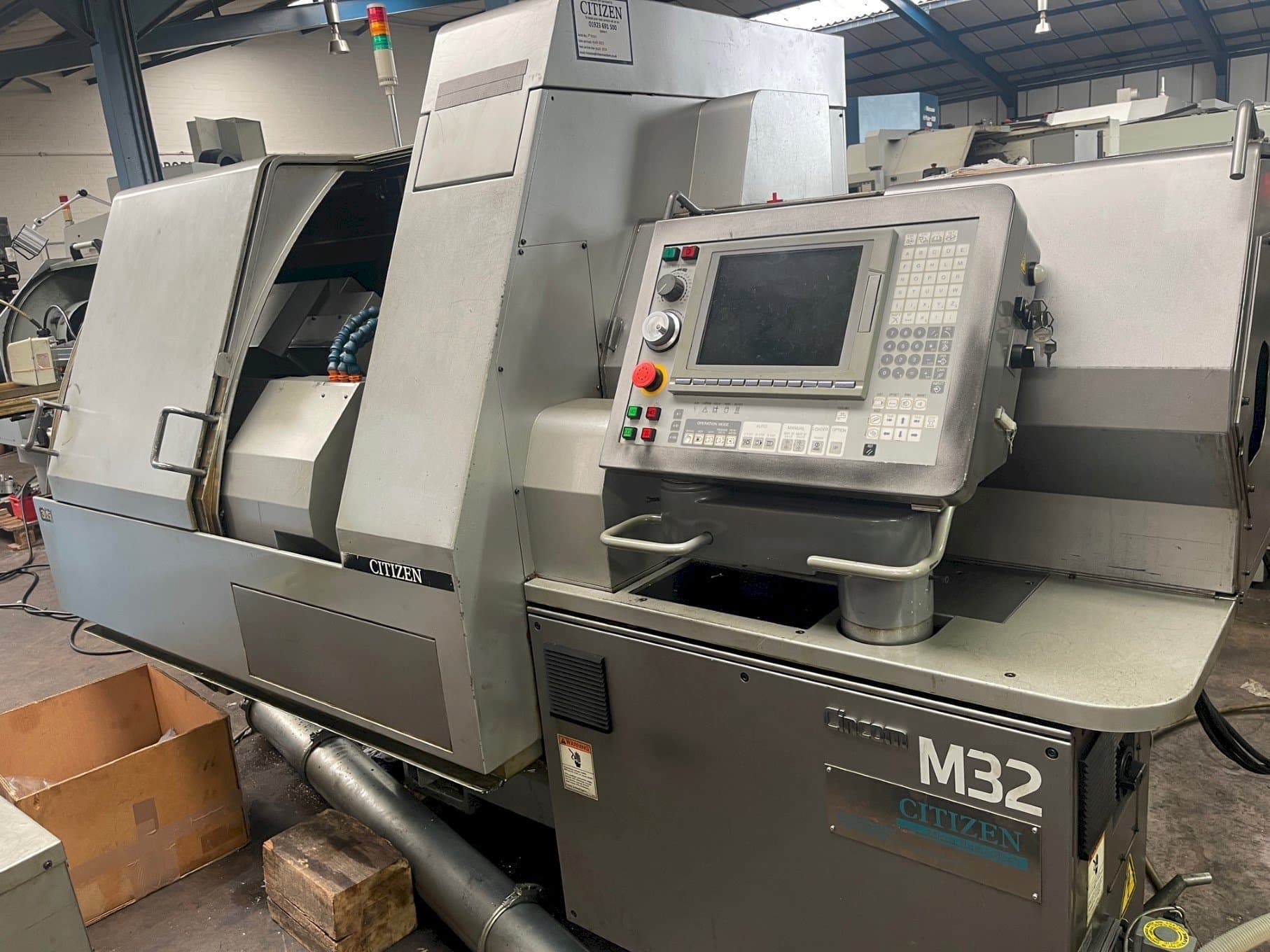 Vooraanzicht  van Citizen M-32V  machine