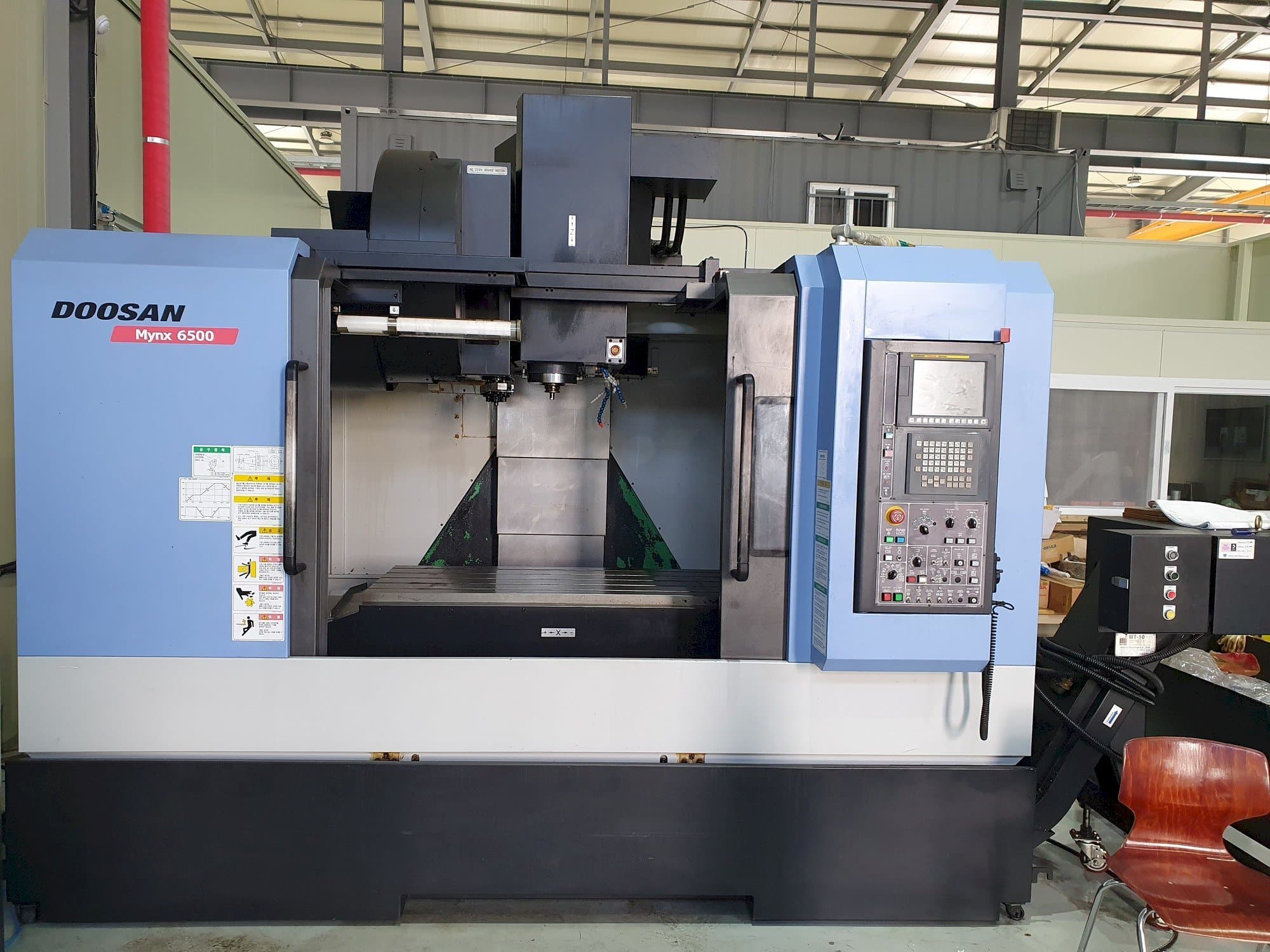 Vooraanzicht van Doosan MYNX 6500 machine