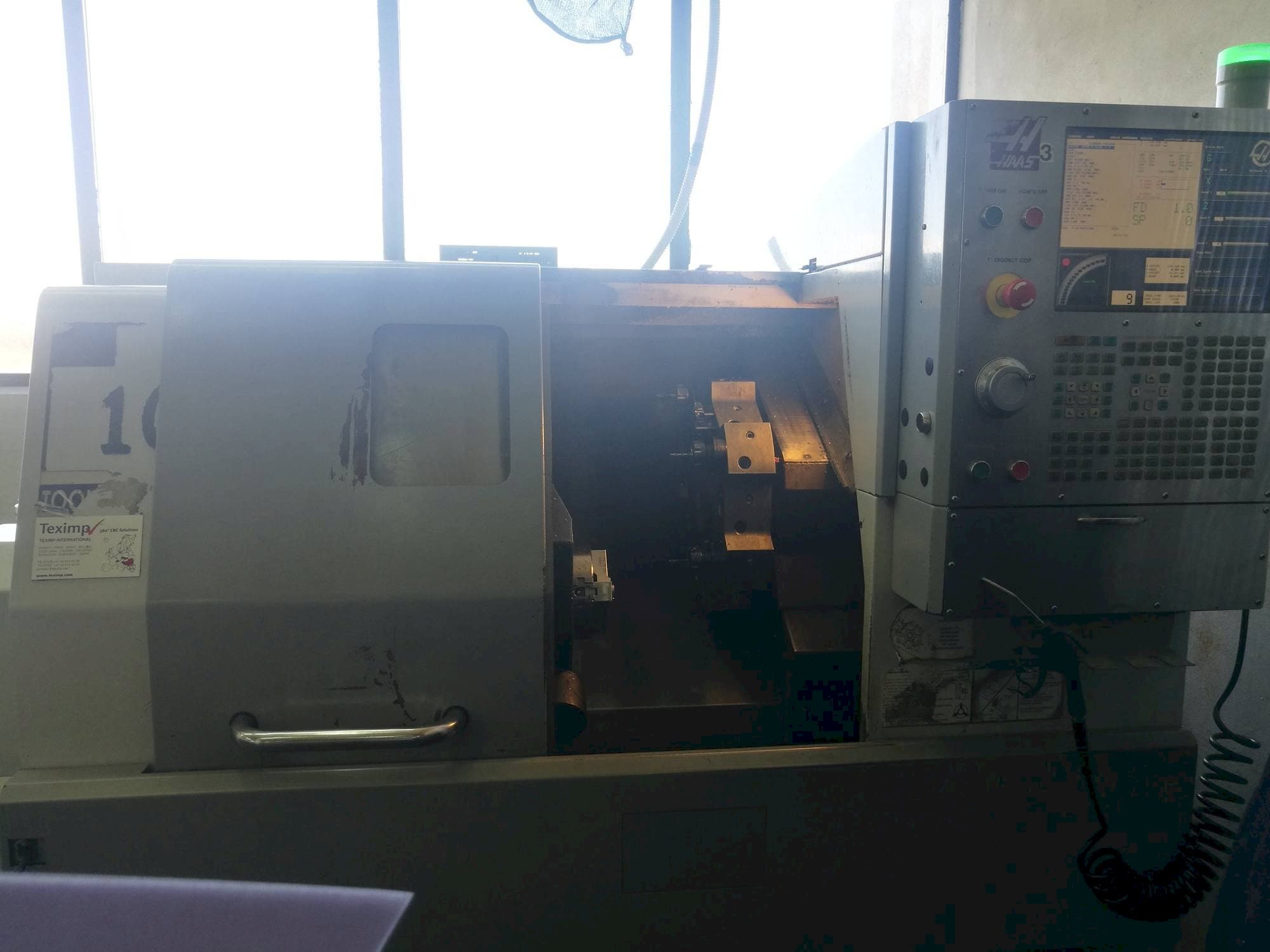 Vooraanzicht van HAAS SL-10HE machine