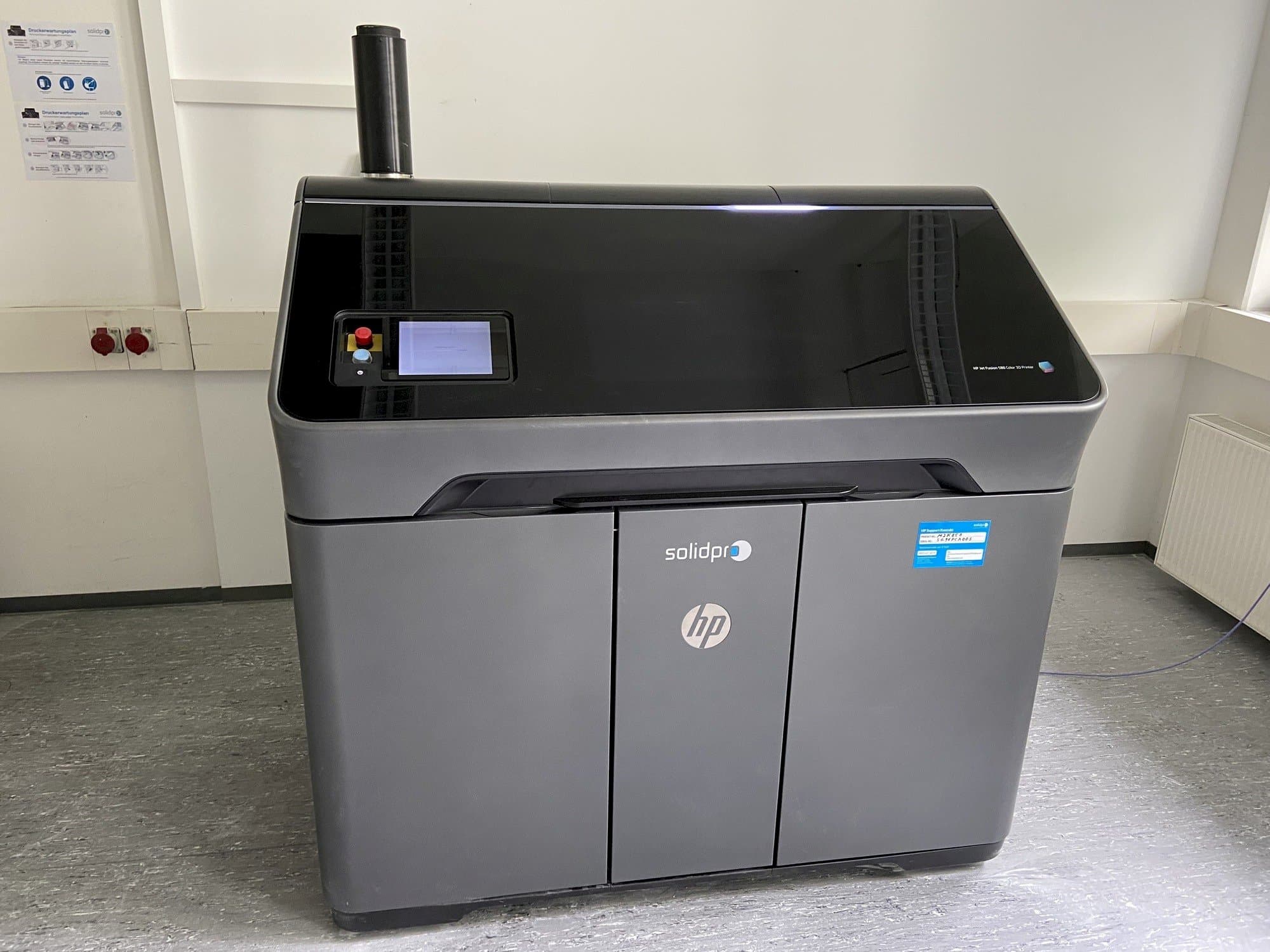 Vooraanzicht  van HP Jet Fusion 580 Color 3D printer  machine