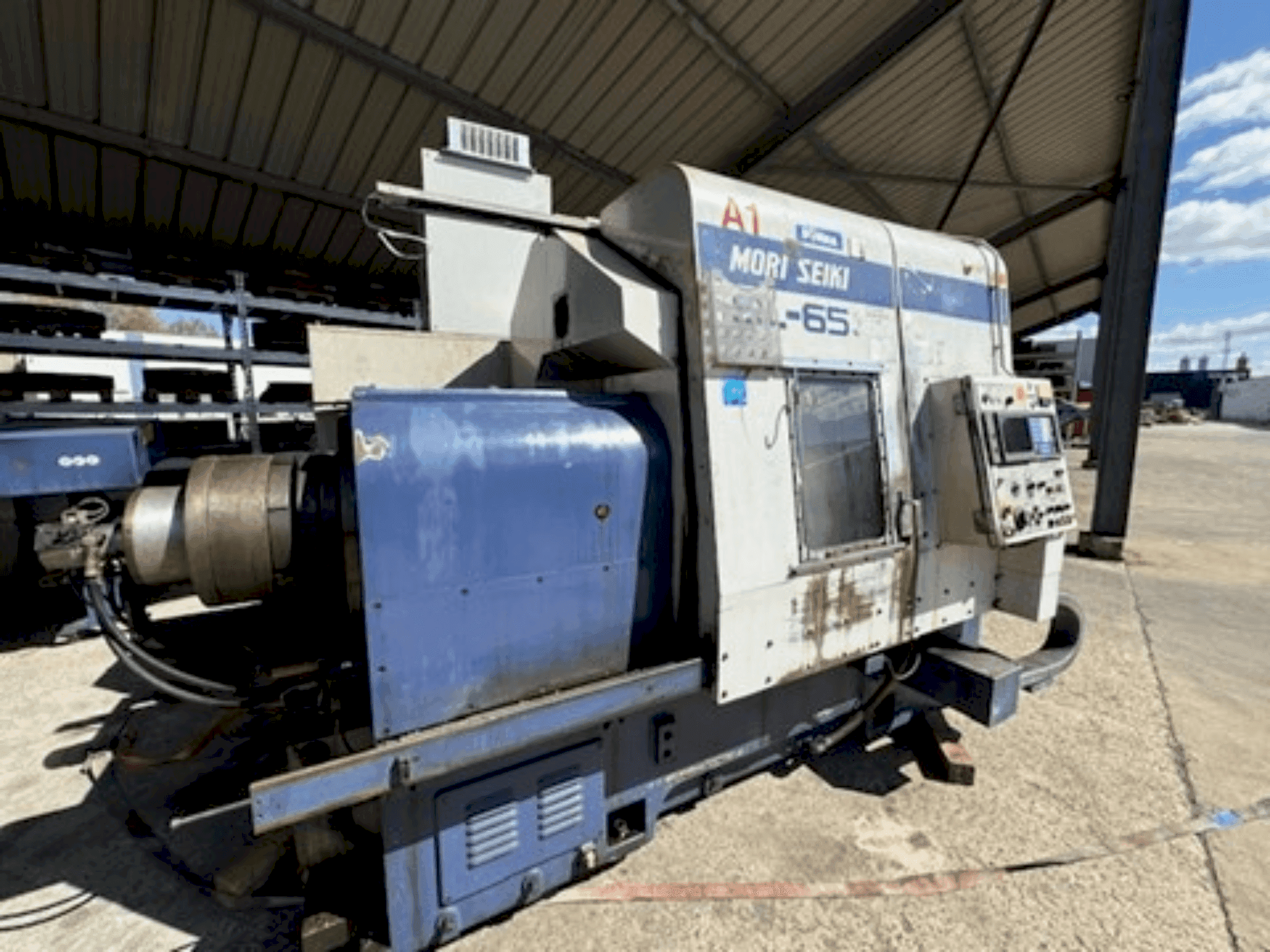 Vooraanzicht  van MORI SEIKI SL-65C  machine