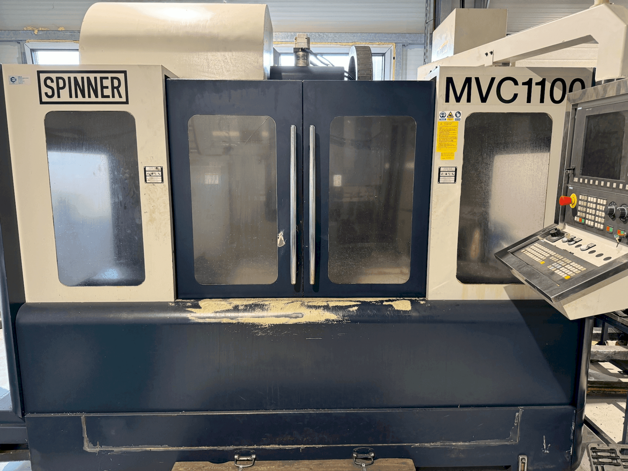 Vooraanzicht  van SPINNER SPINNER VMC 1100  machine