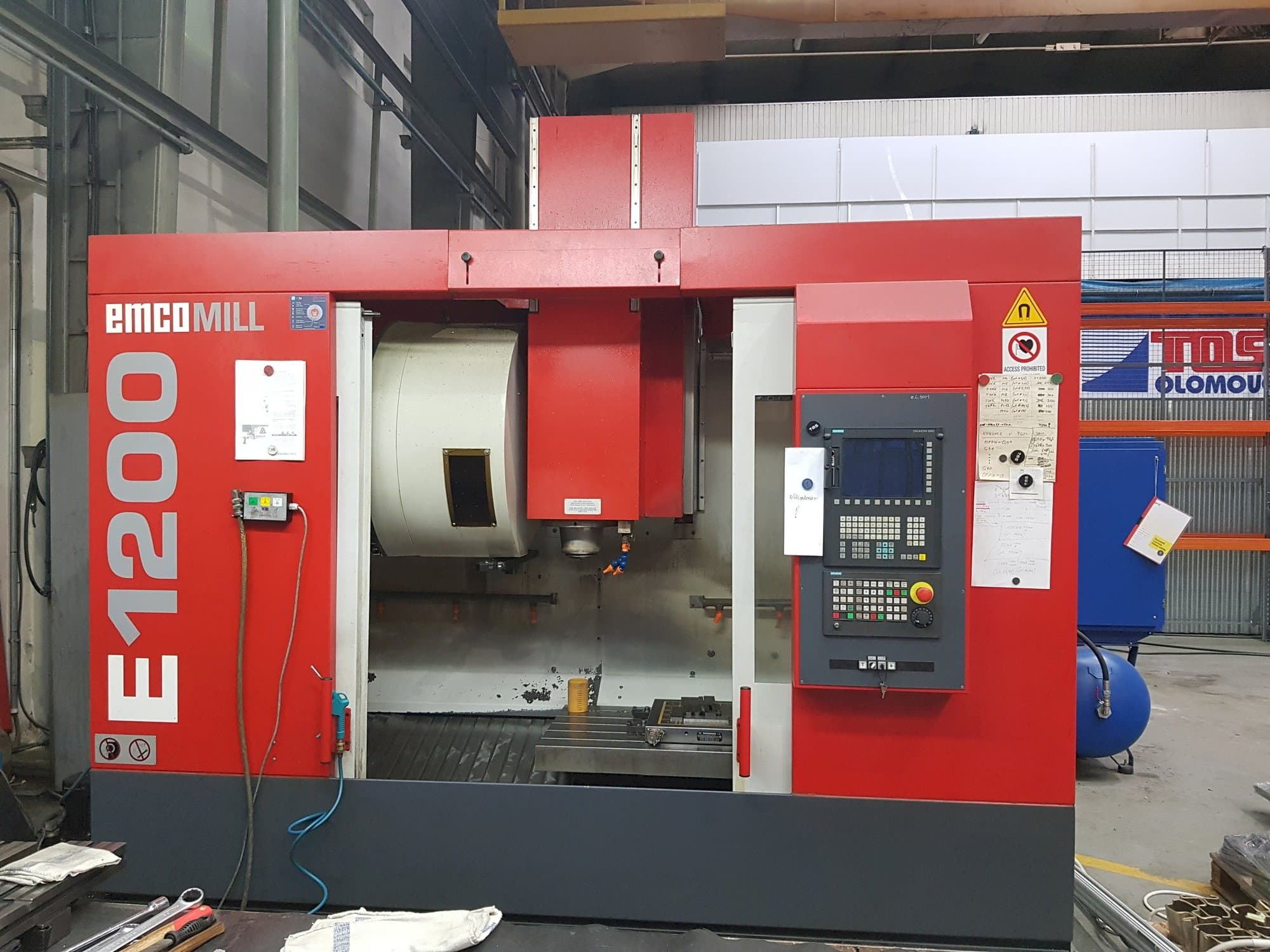 Vooraanzicht  van EMCO Emcomill E 1200  machine