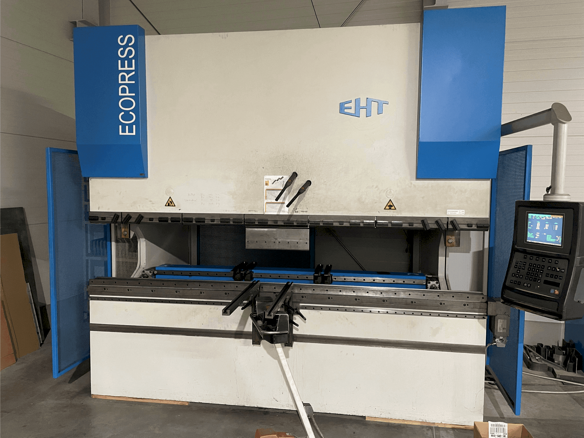 Vooraanzicht  van EHT Ecopress 135-30  machine