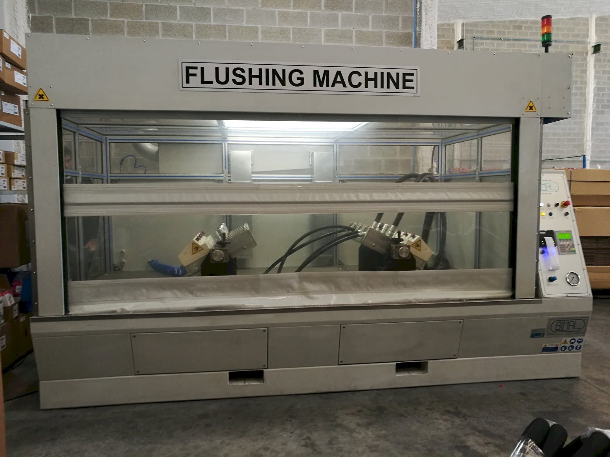 Vooraanzicht  van BIMAL Flush 4  machine