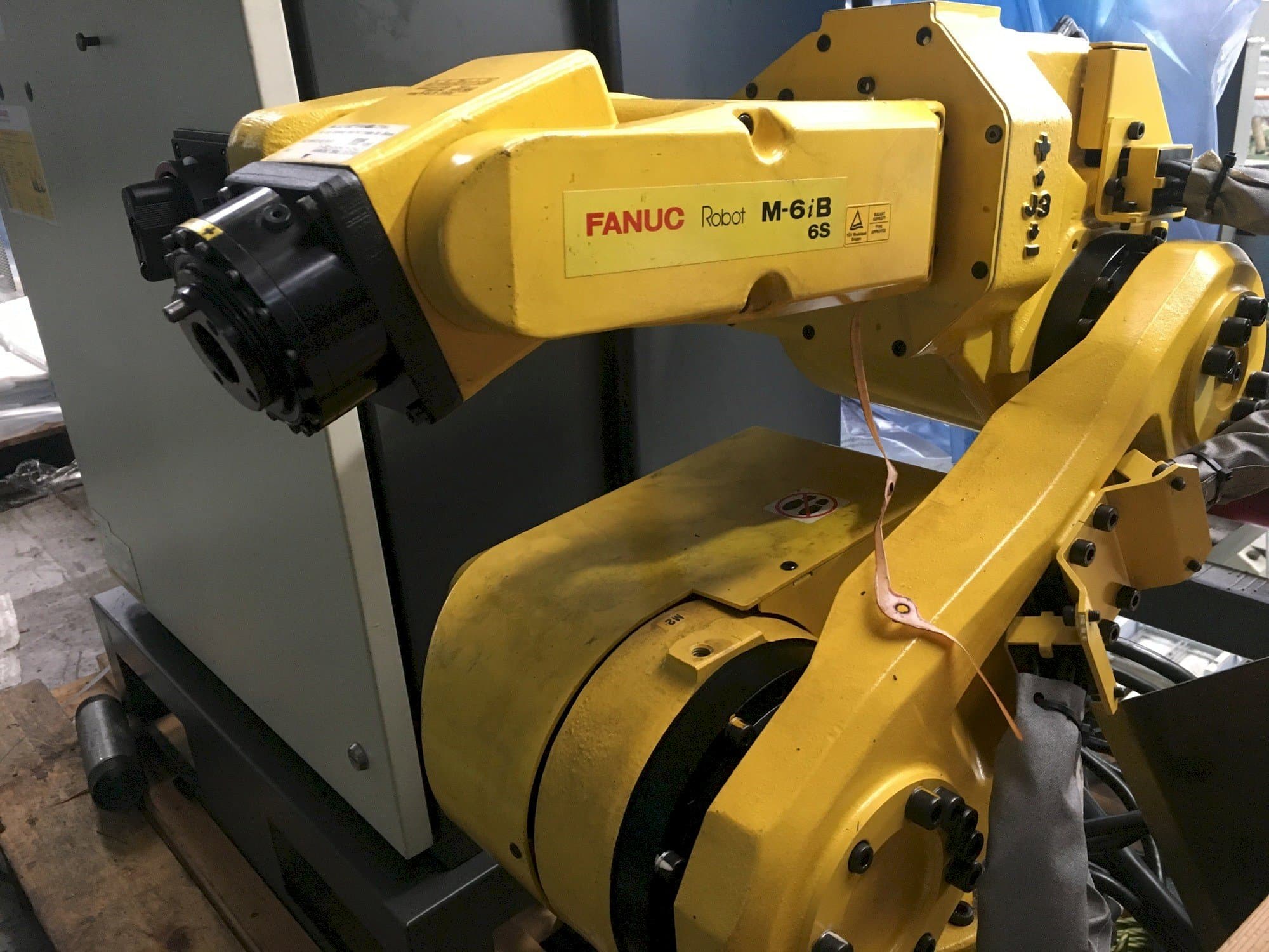 Vooraanzicht  van FANUC M-6iB 6S  machine