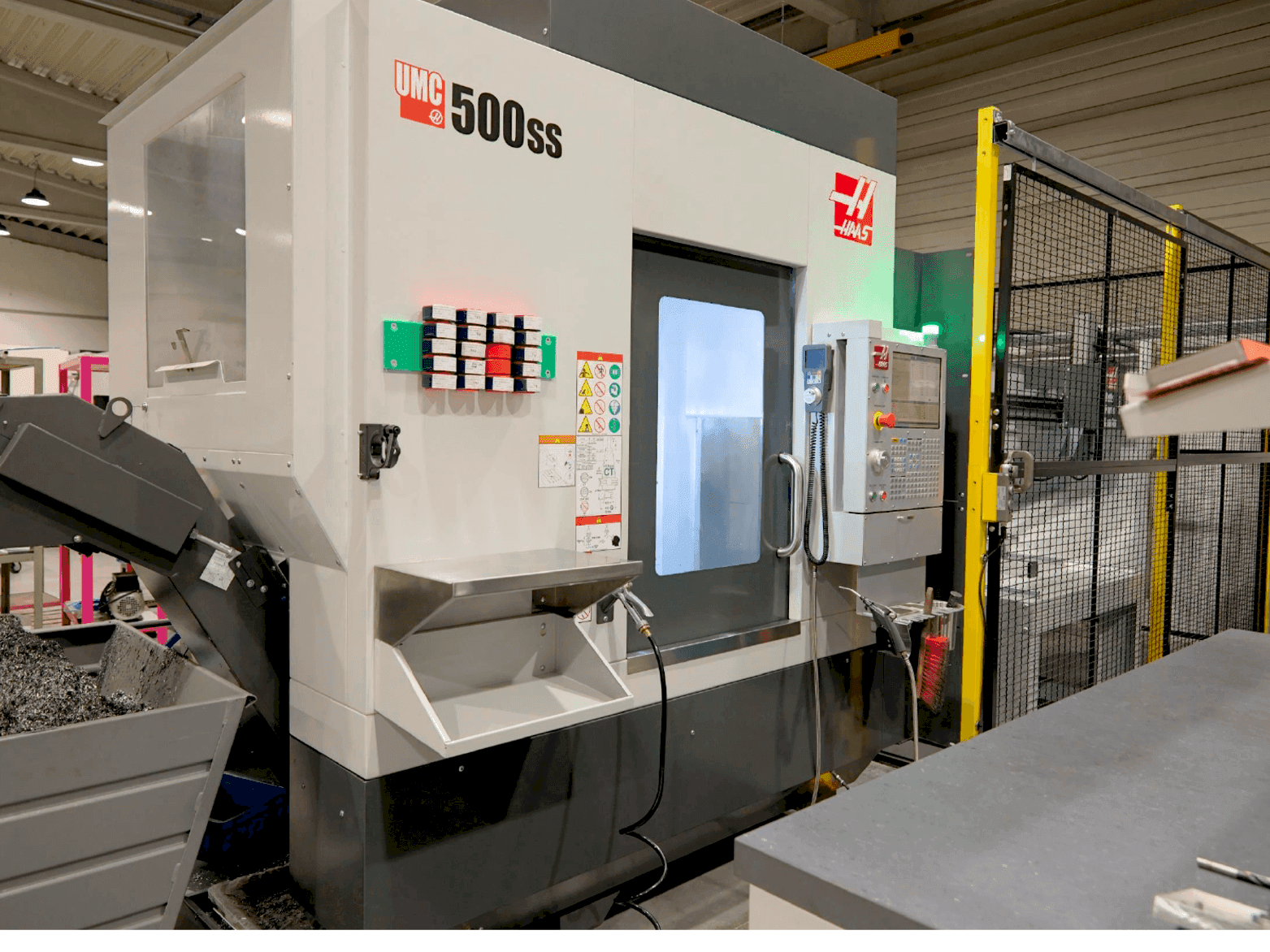 Vooraanzicht  van HAAS UMC 500-SS MIT APL  machine