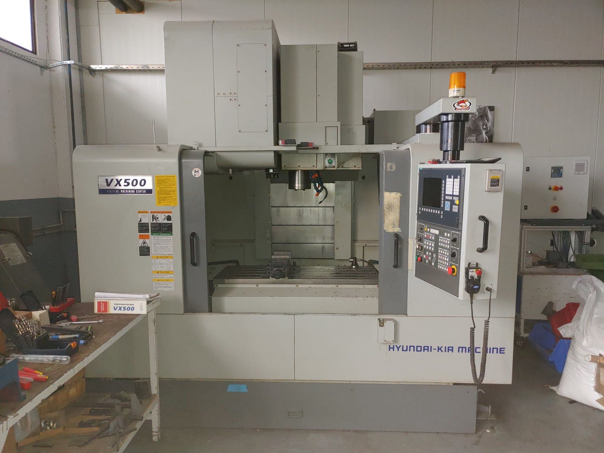 Vooraanzicht  van Hyundai Kia VX 500  machine