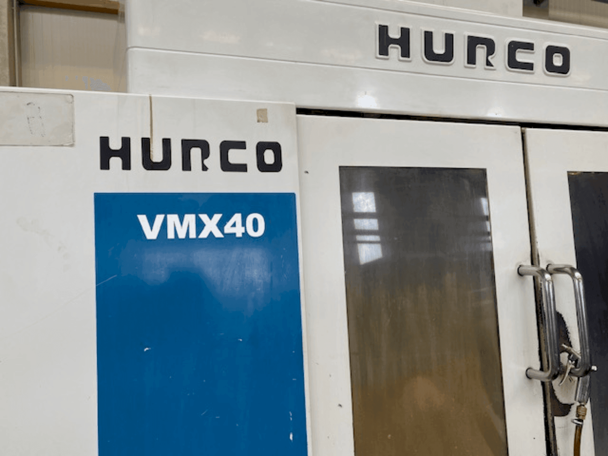 Vooraanzicht  van Hurco VMX 40  machine
