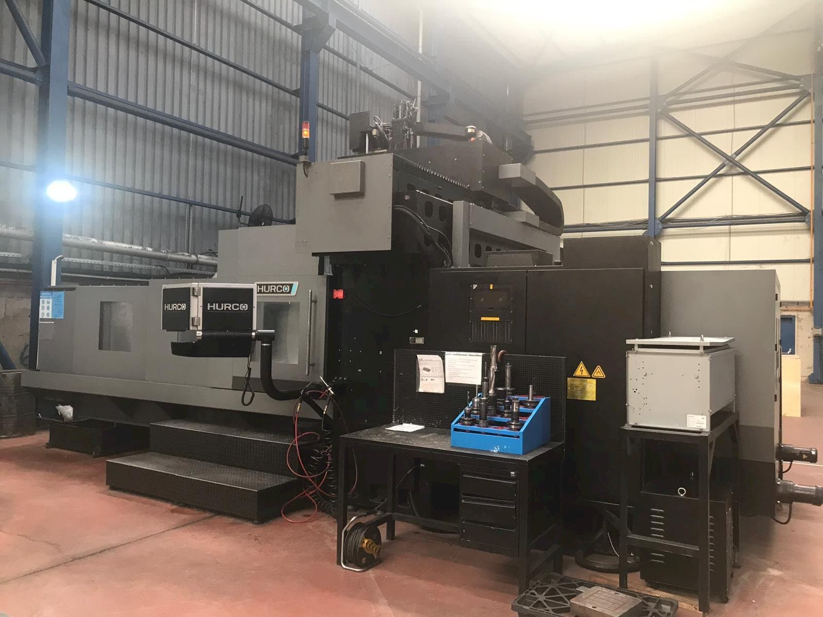 Vooraanzicht  van Hurco DCX 32i  machine