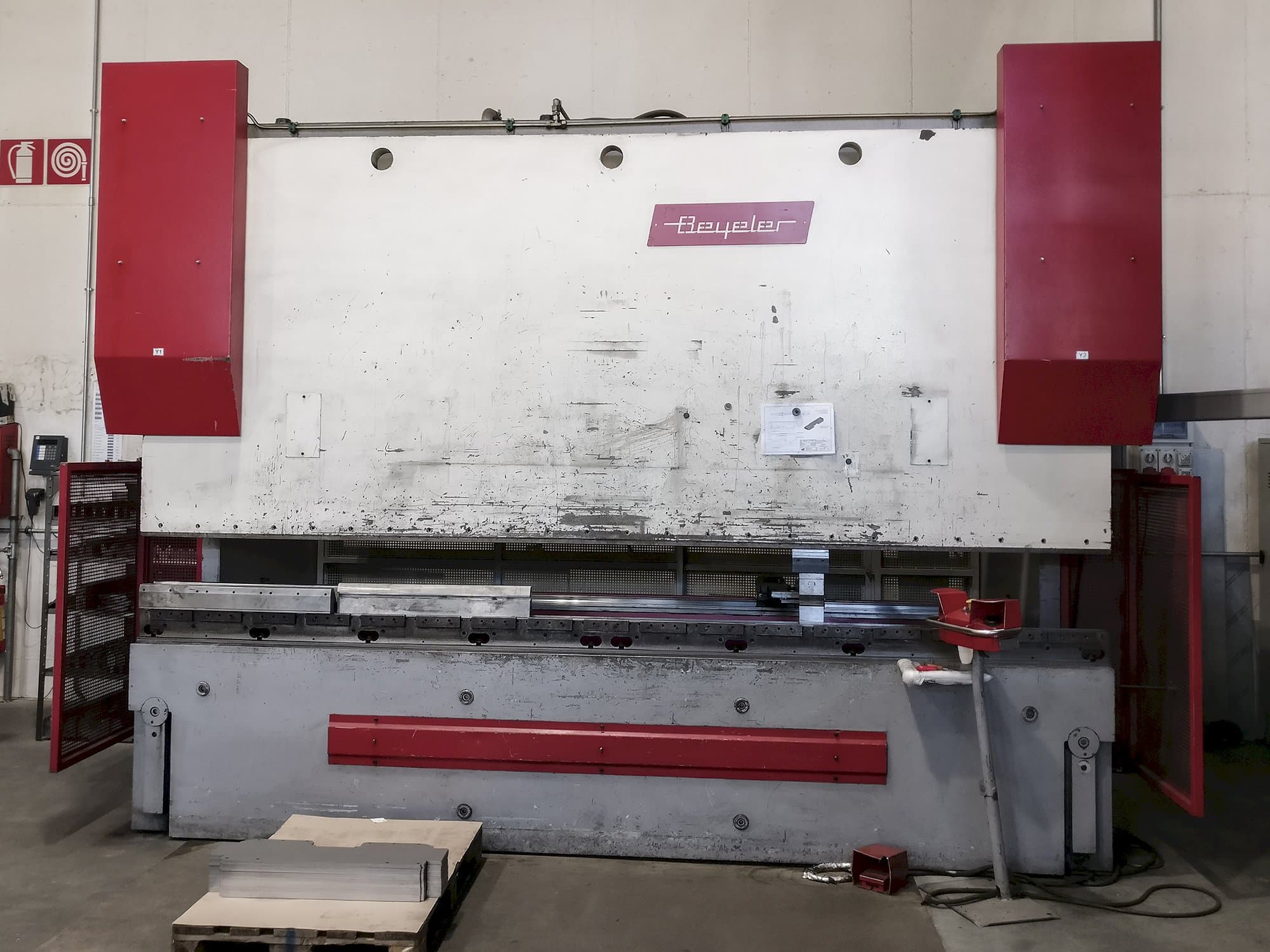 Vooraanzicht  van BEYELER PR6 machine