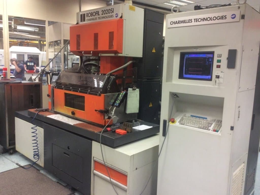 Vooraanzicht  van CHARMILLES Robofil 2020 SI  machine