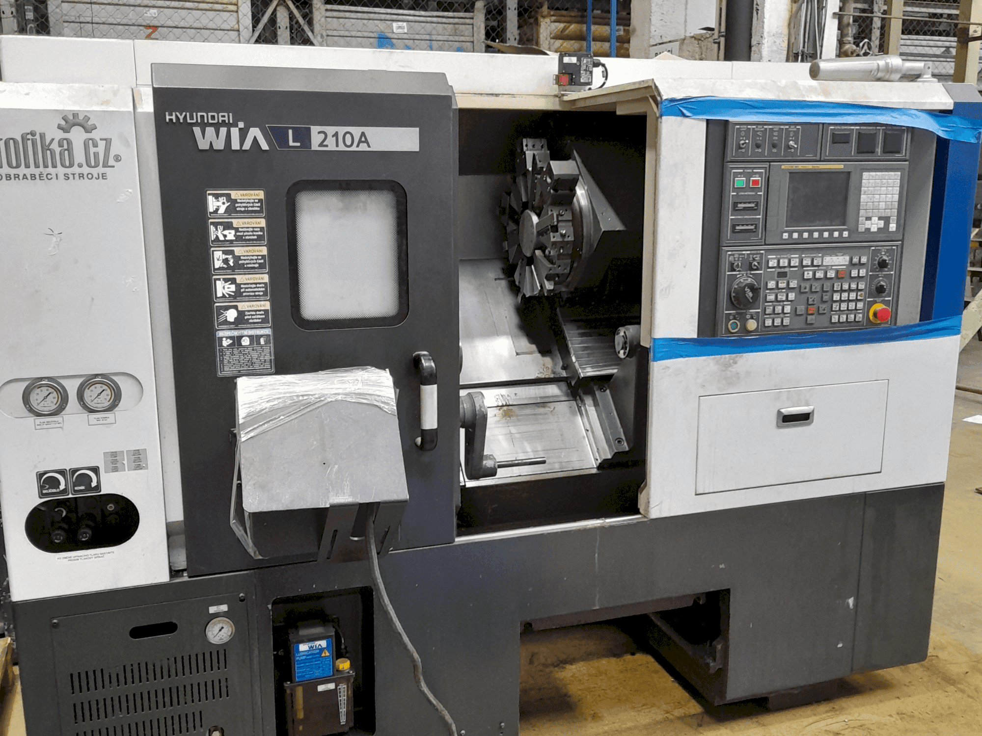 Vooraanzicht  van Hyundai Wia L210A  machine