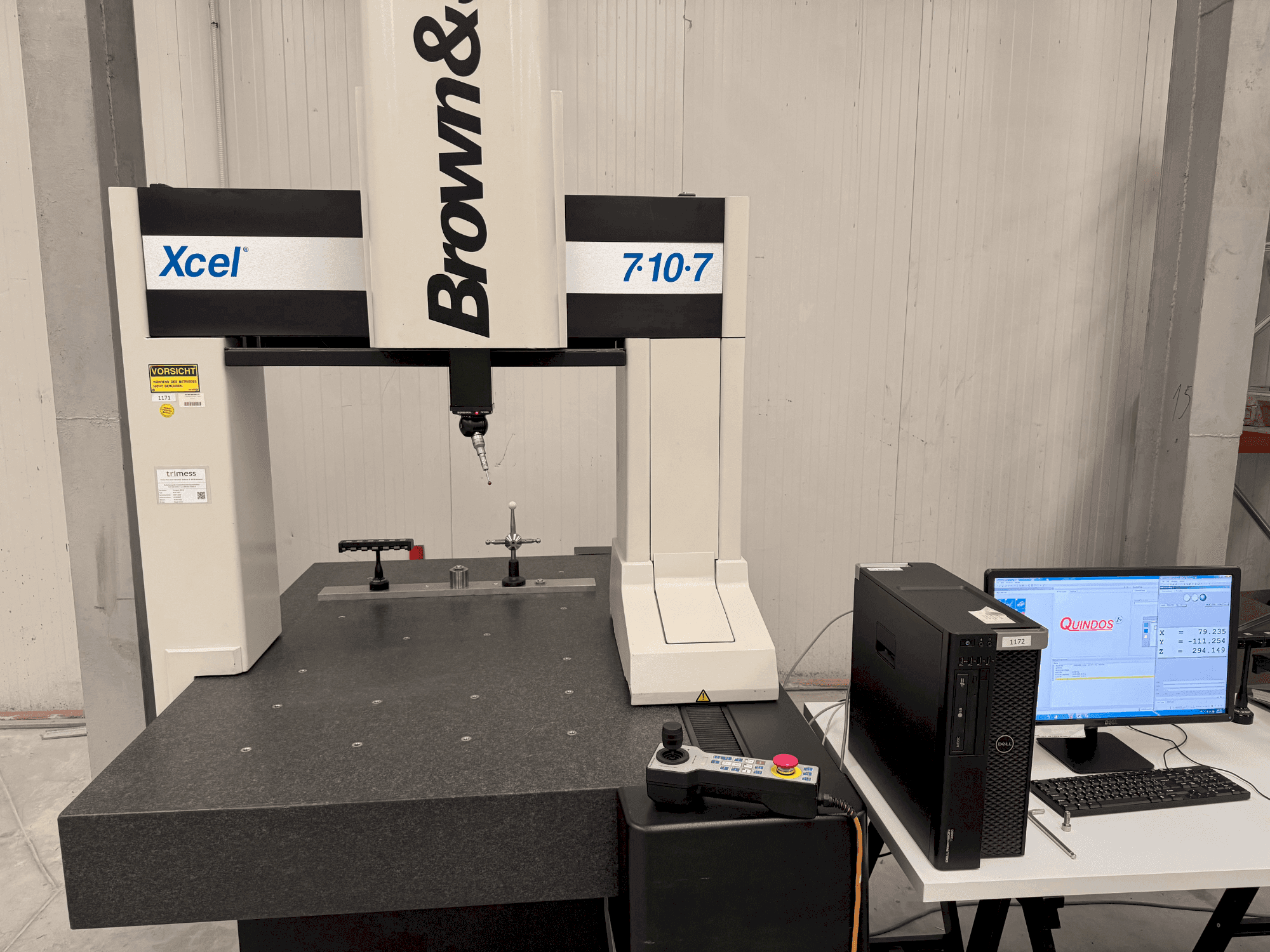 Vooraanzicht  van BROWN & SHARPE XCEL 7107  machine