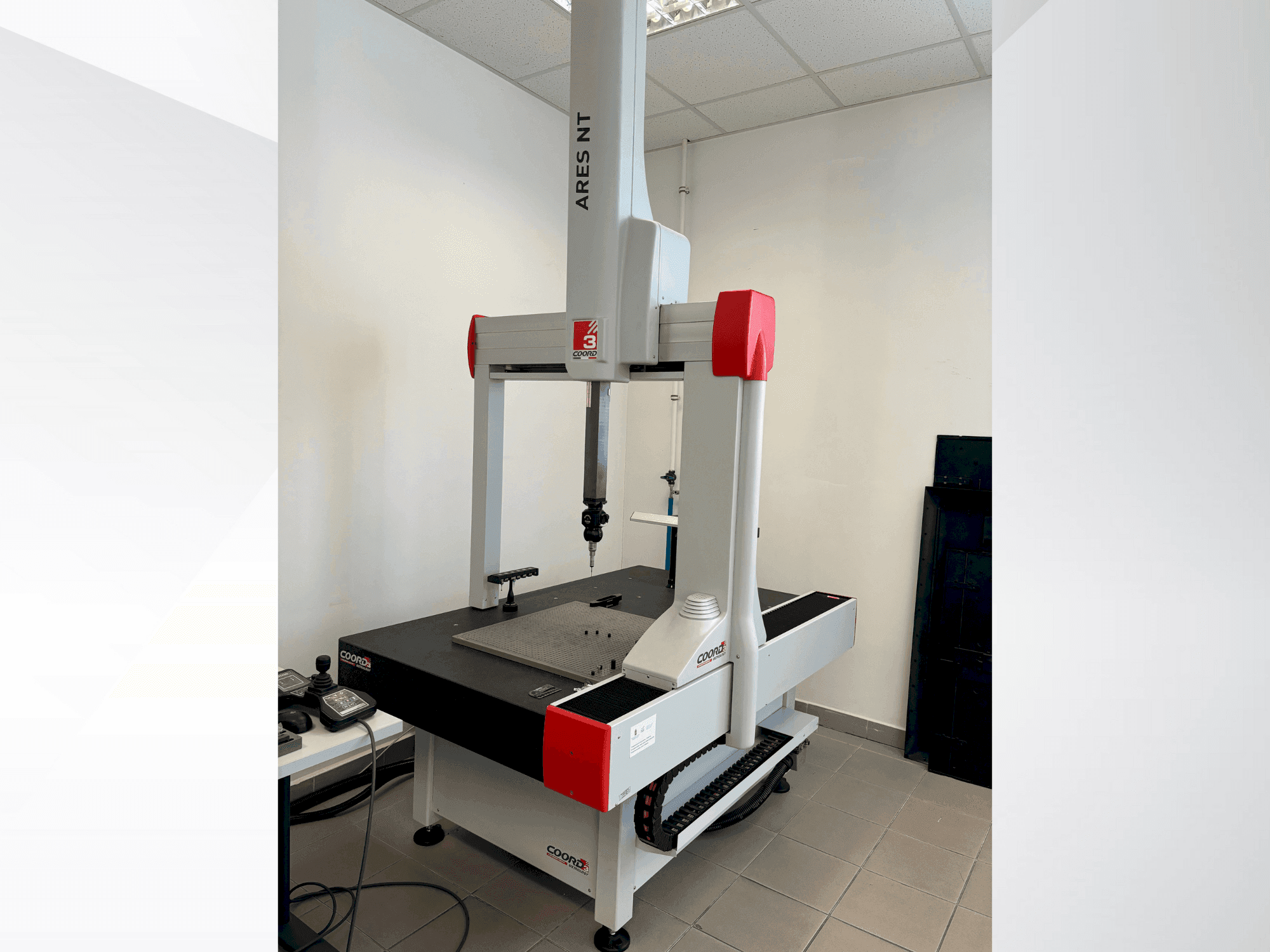 Vooraanzicht  van Coord3 ARES NT  machine