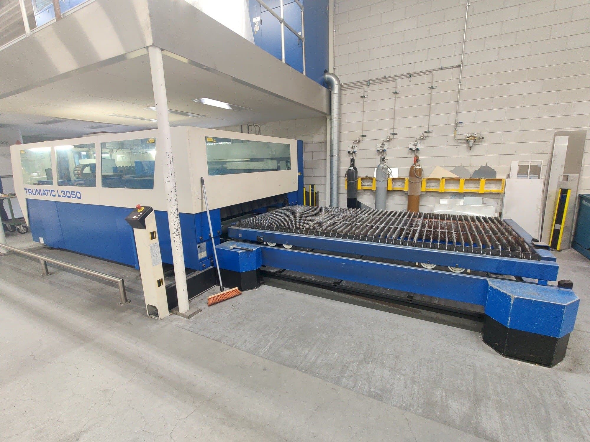 Vooraanzicht  van Trumpf Trumatic L3050  machine