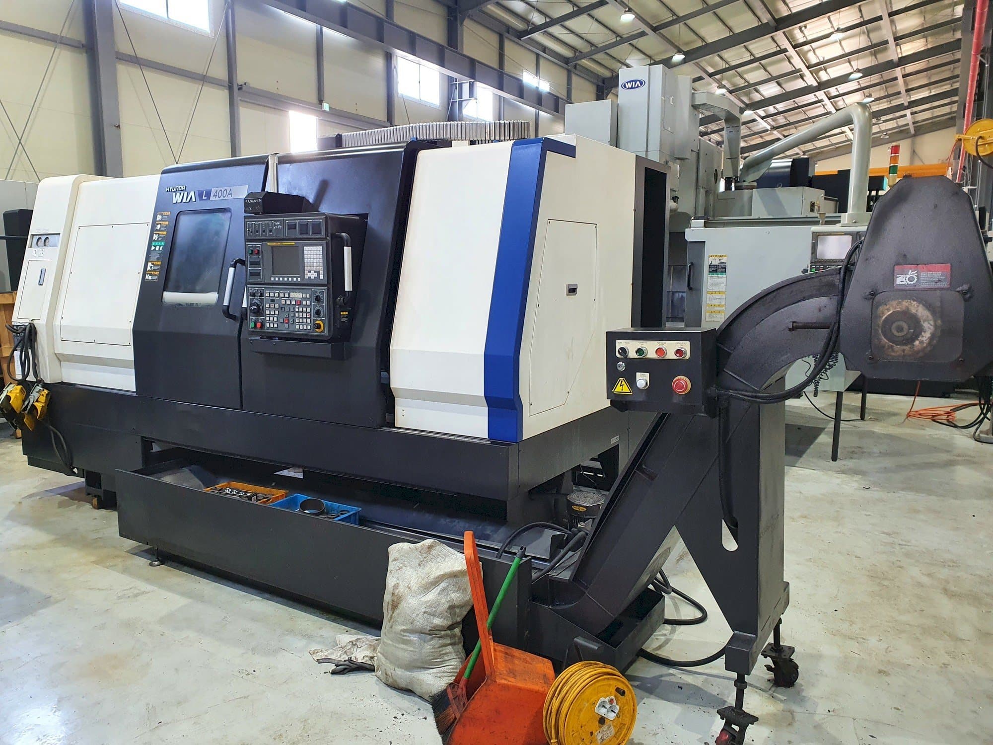 Vooraanzicht  van Hyundai Wia L400A  machine