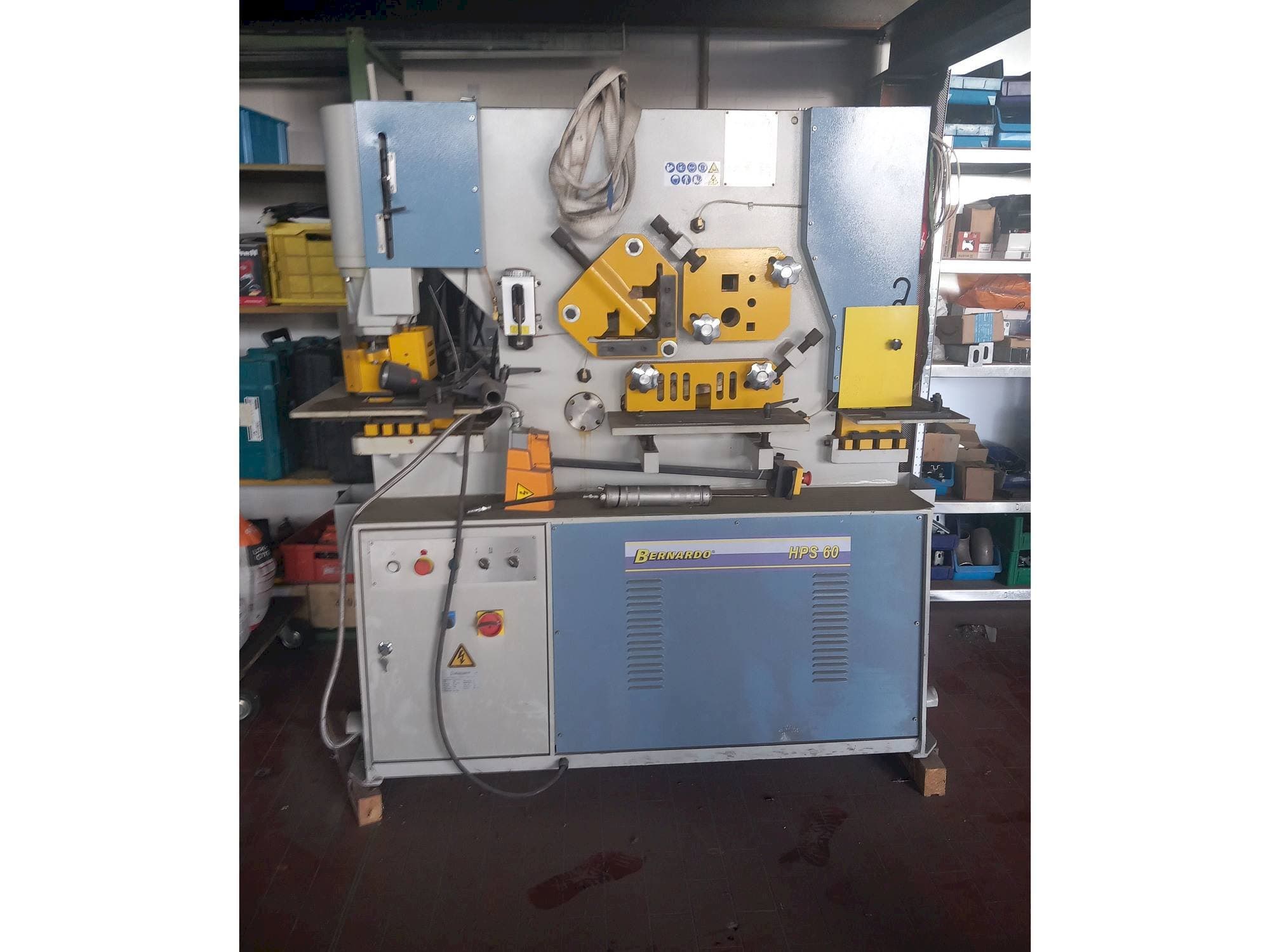 Vooraanzicht  van Bernardo HPS 60  machine